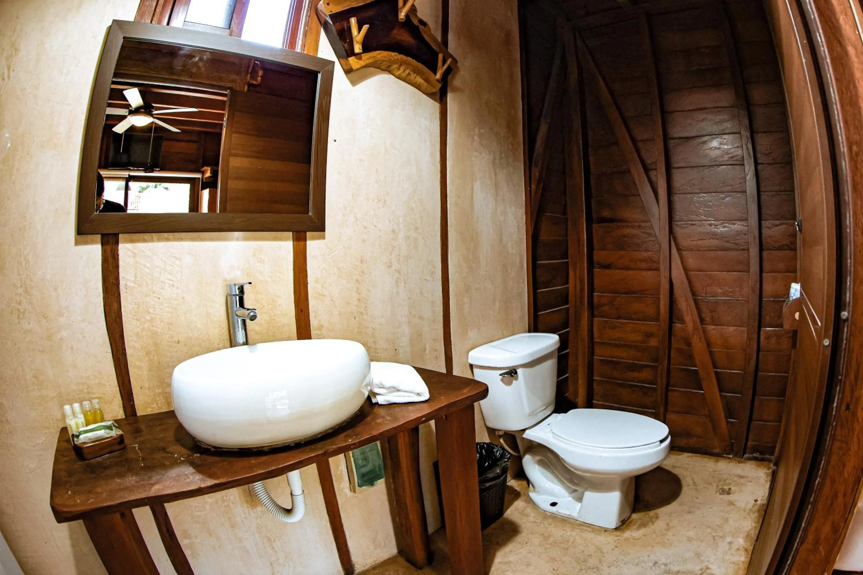 Bathroom in Coconut by ÓOL Hotels