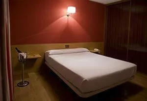 Photo of the whole room, Bed in Hotel Millan