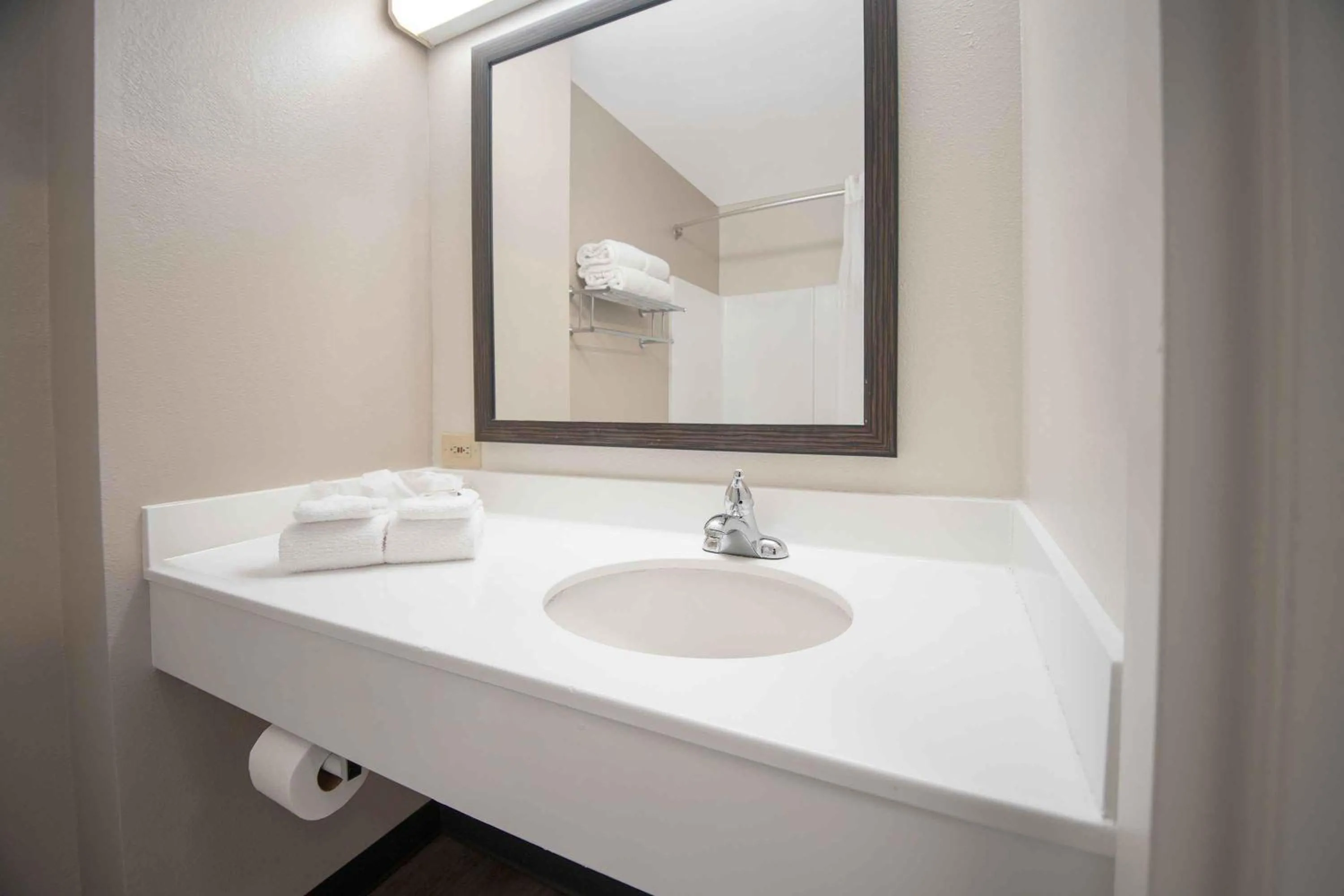 Bathroom in Extended Stay America Suites - Orange County - Anaheim Convention Center