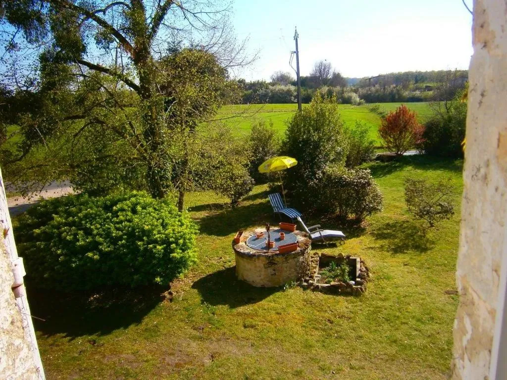 Property building in Chambres d'Hôtes Domaine du Bouchon