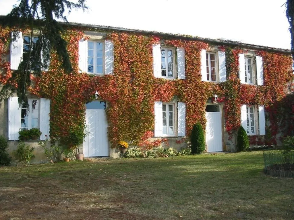Property building in Chambres d'Hôtes Domaine du Bouchon