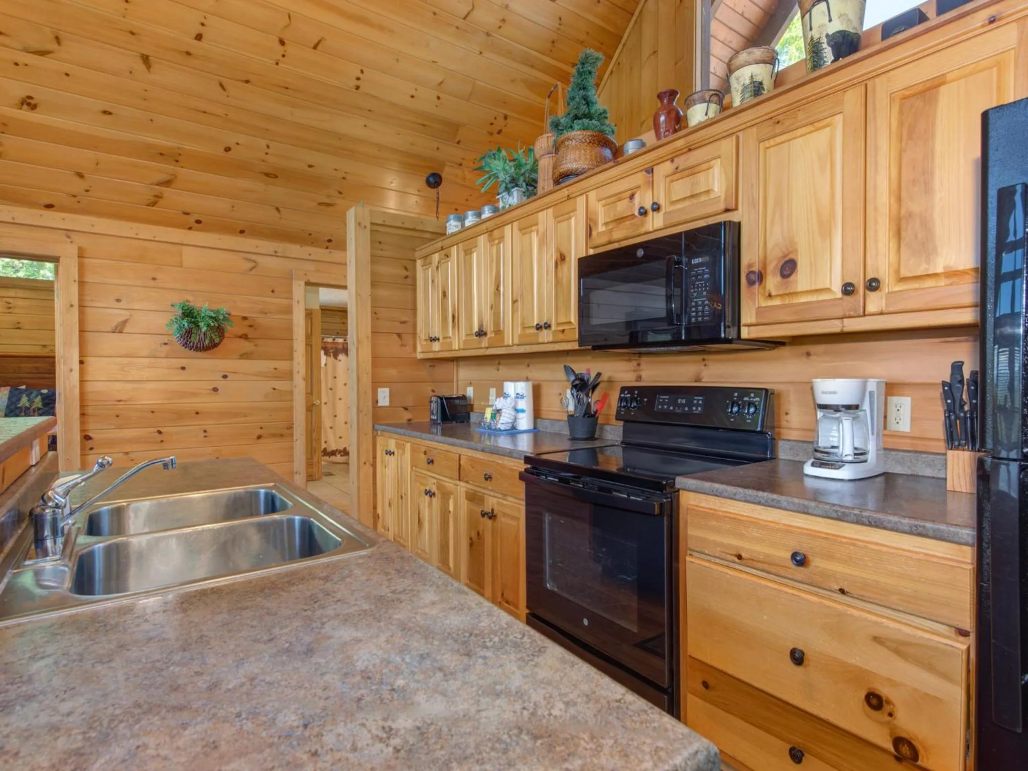 Kitchen or kitchenette in Eagles Point Lodge