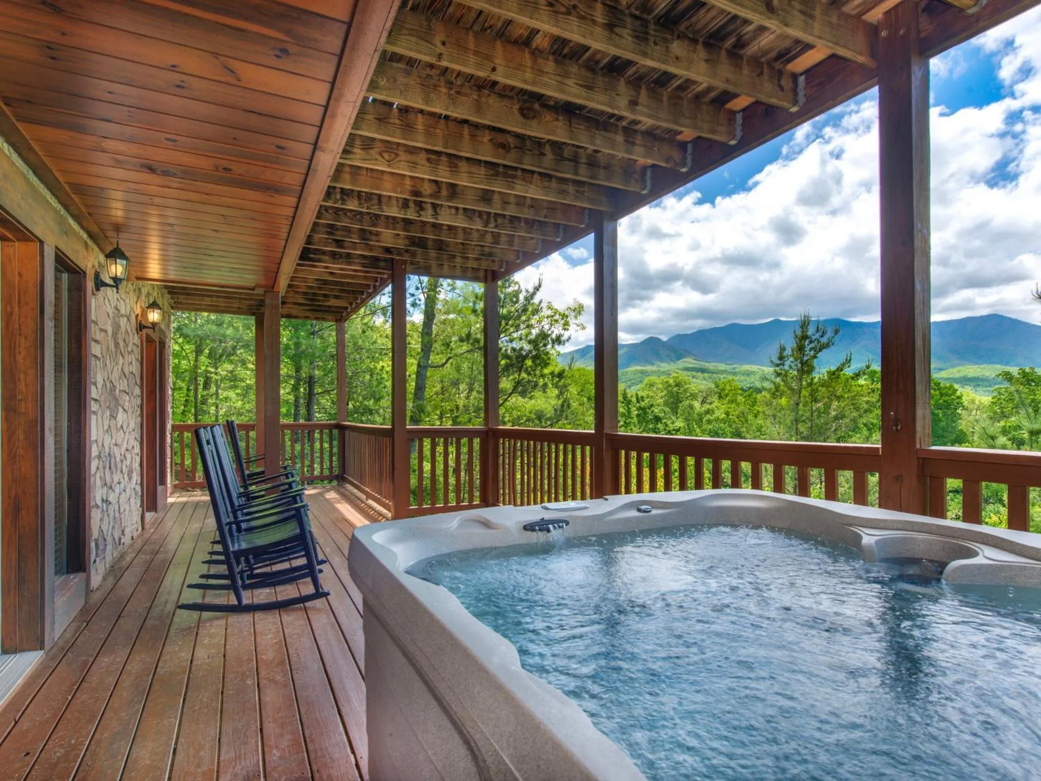 Hot Tub in Eagles Point Lodge