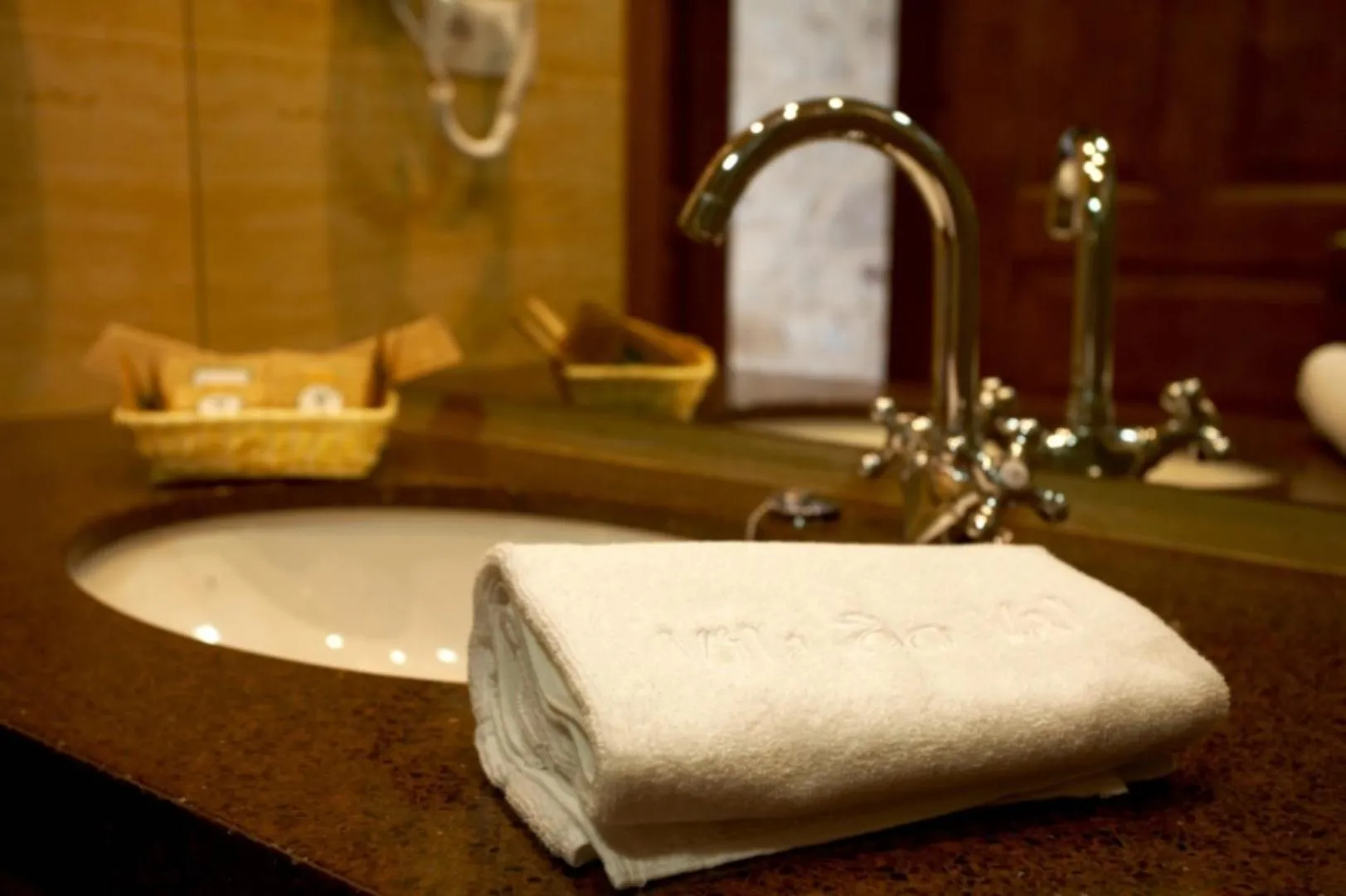 Shower in Hotel Vila do Val