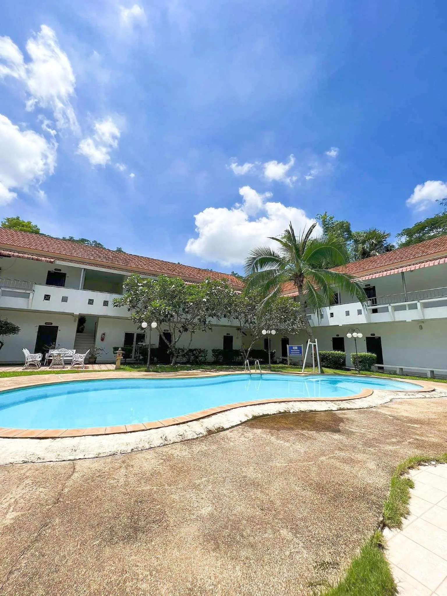 Swimming pool in Srikij GardenHome Resort