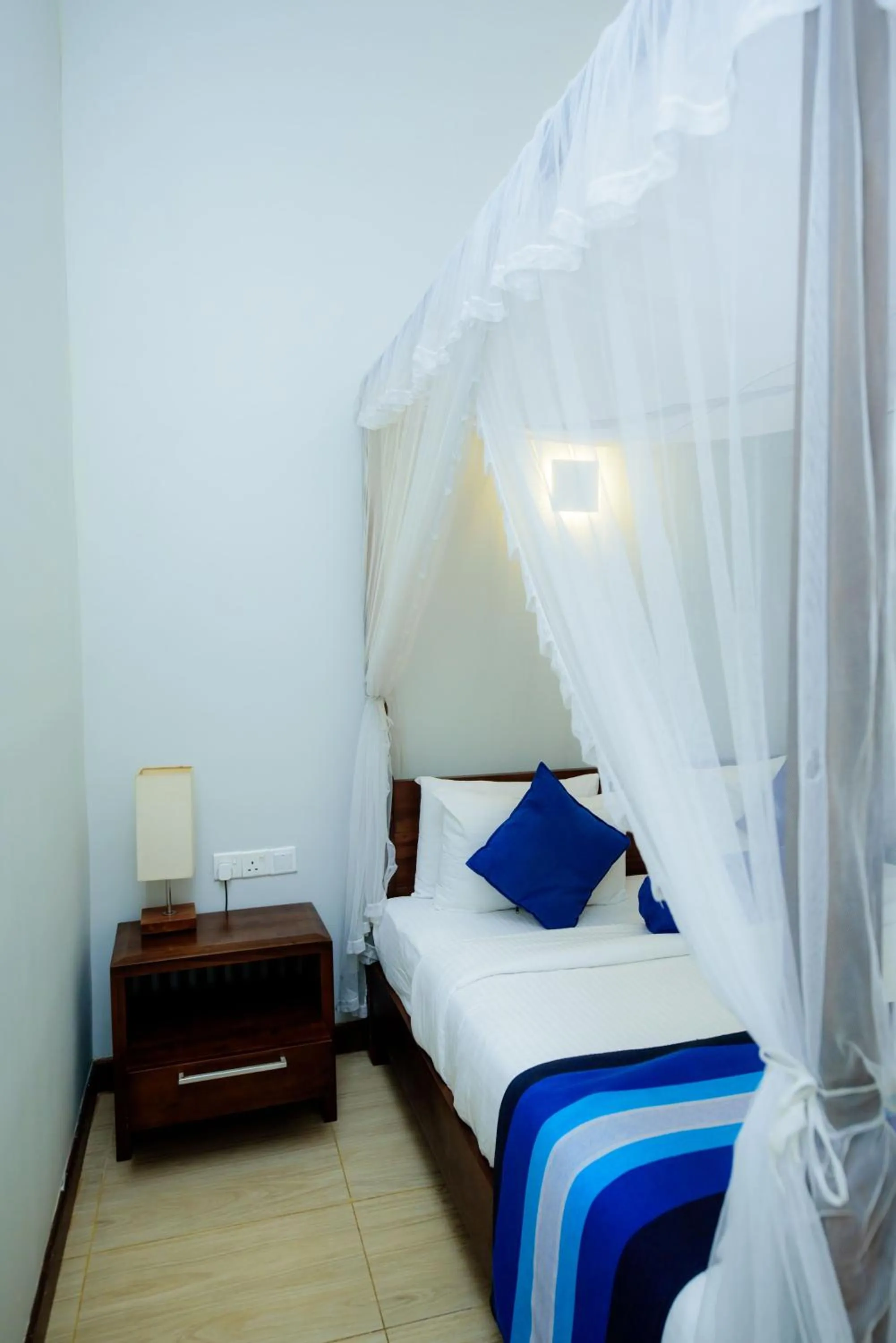 Bed in Hotel Refresh Blue