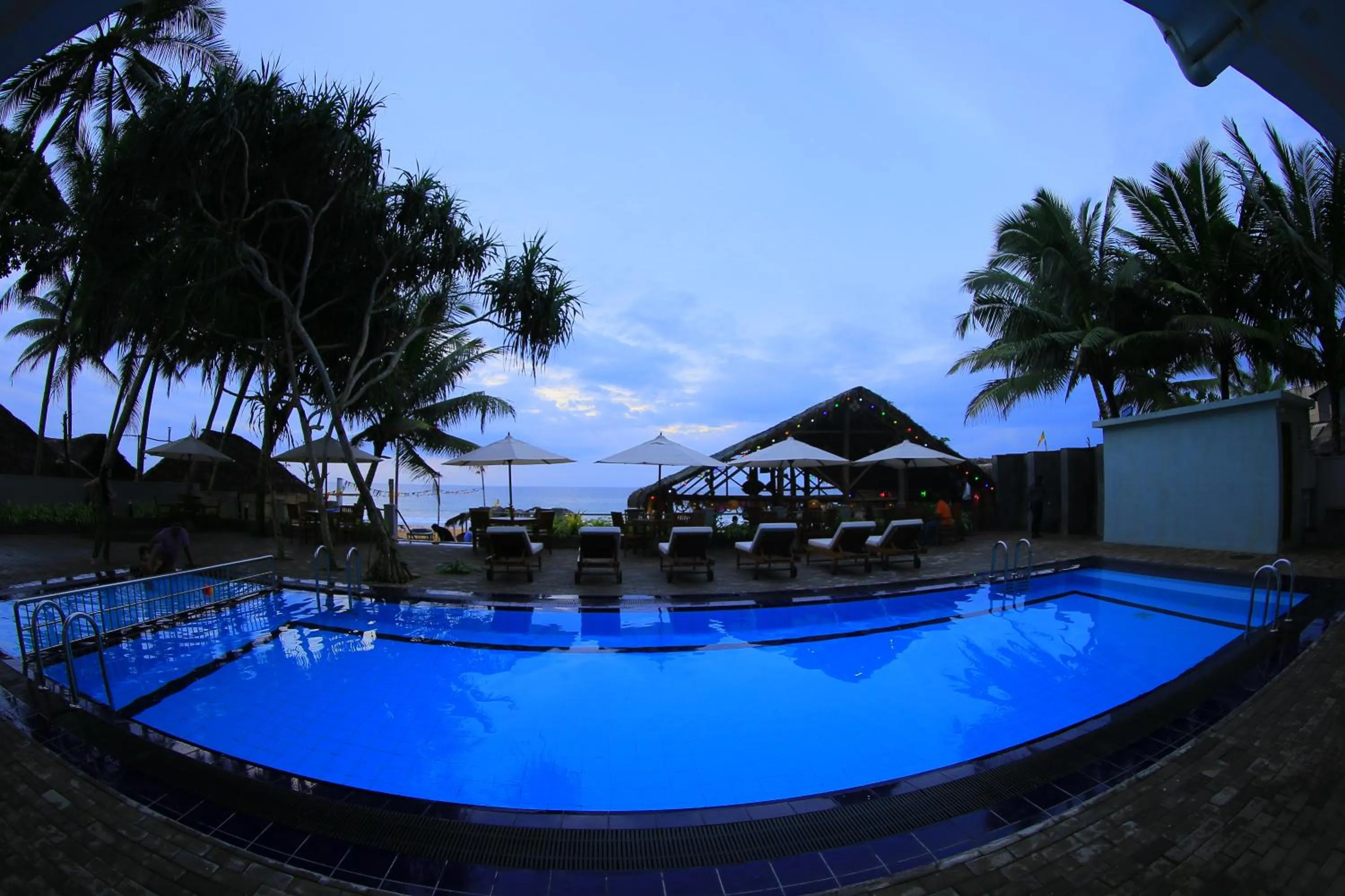 Swimming pool in Hotel Refresh Blue
