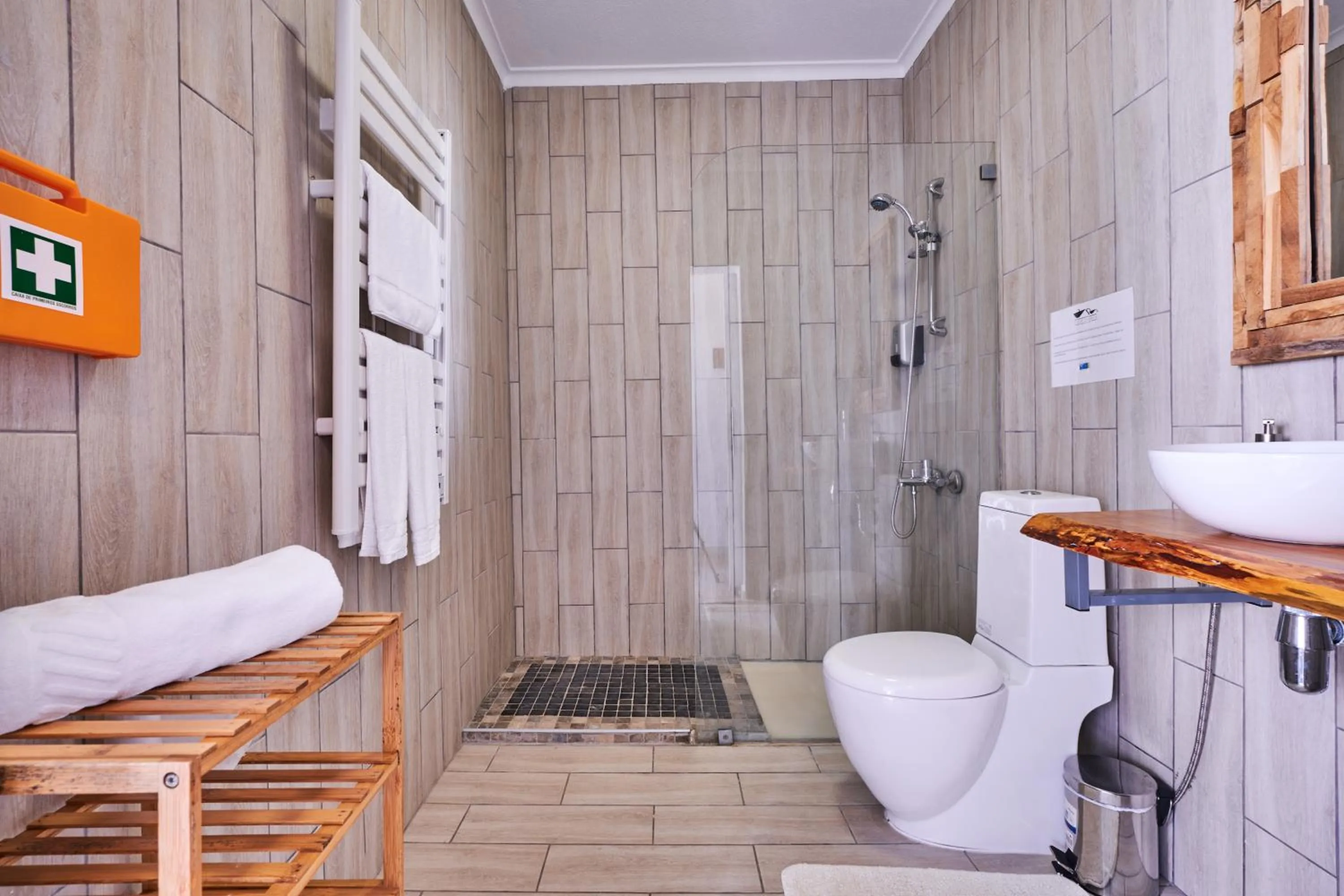 Shower in A Casa Branca - with Pool & Jacuzzi