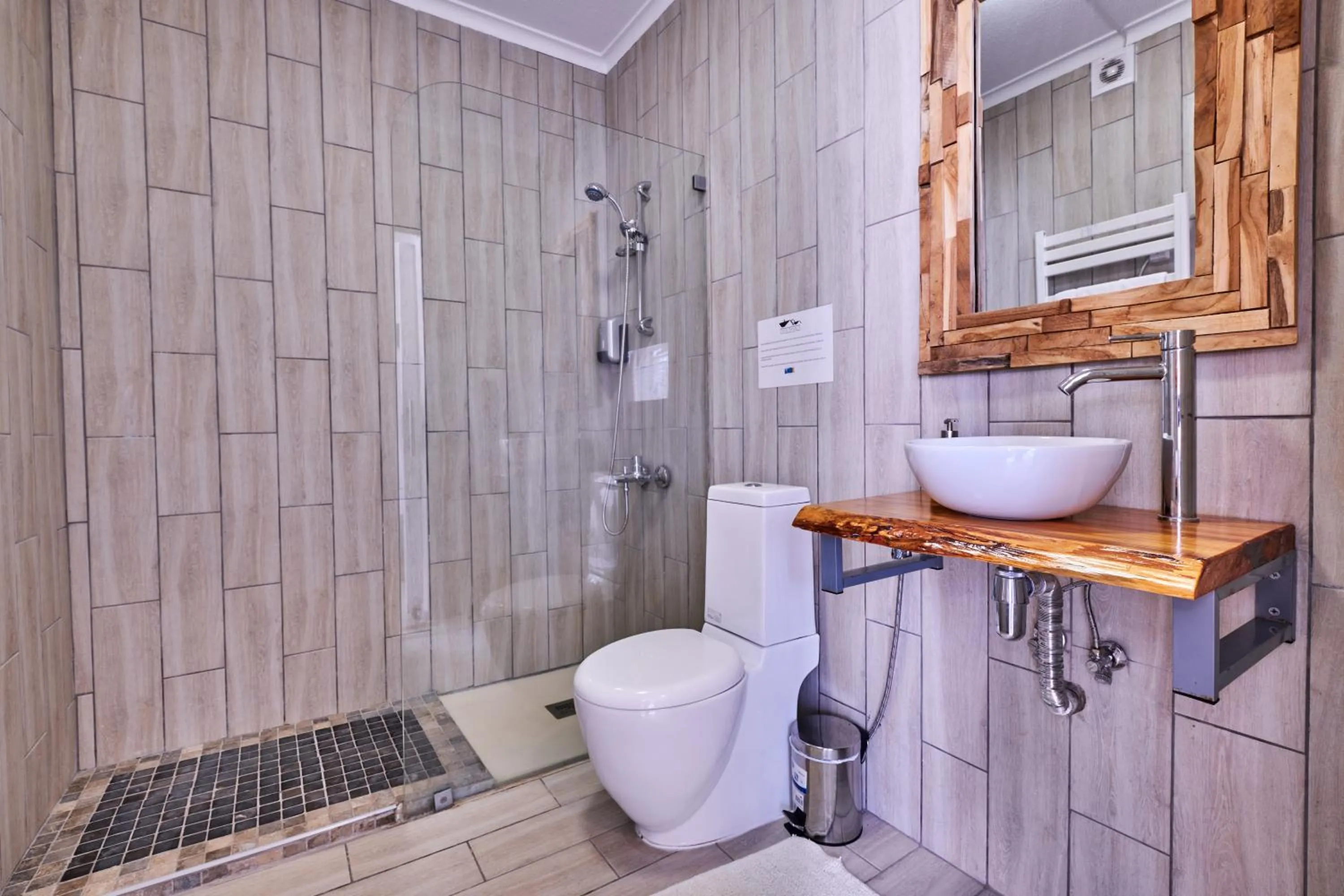 Shower in A Casa Branca - with Pool & Jacuzzi