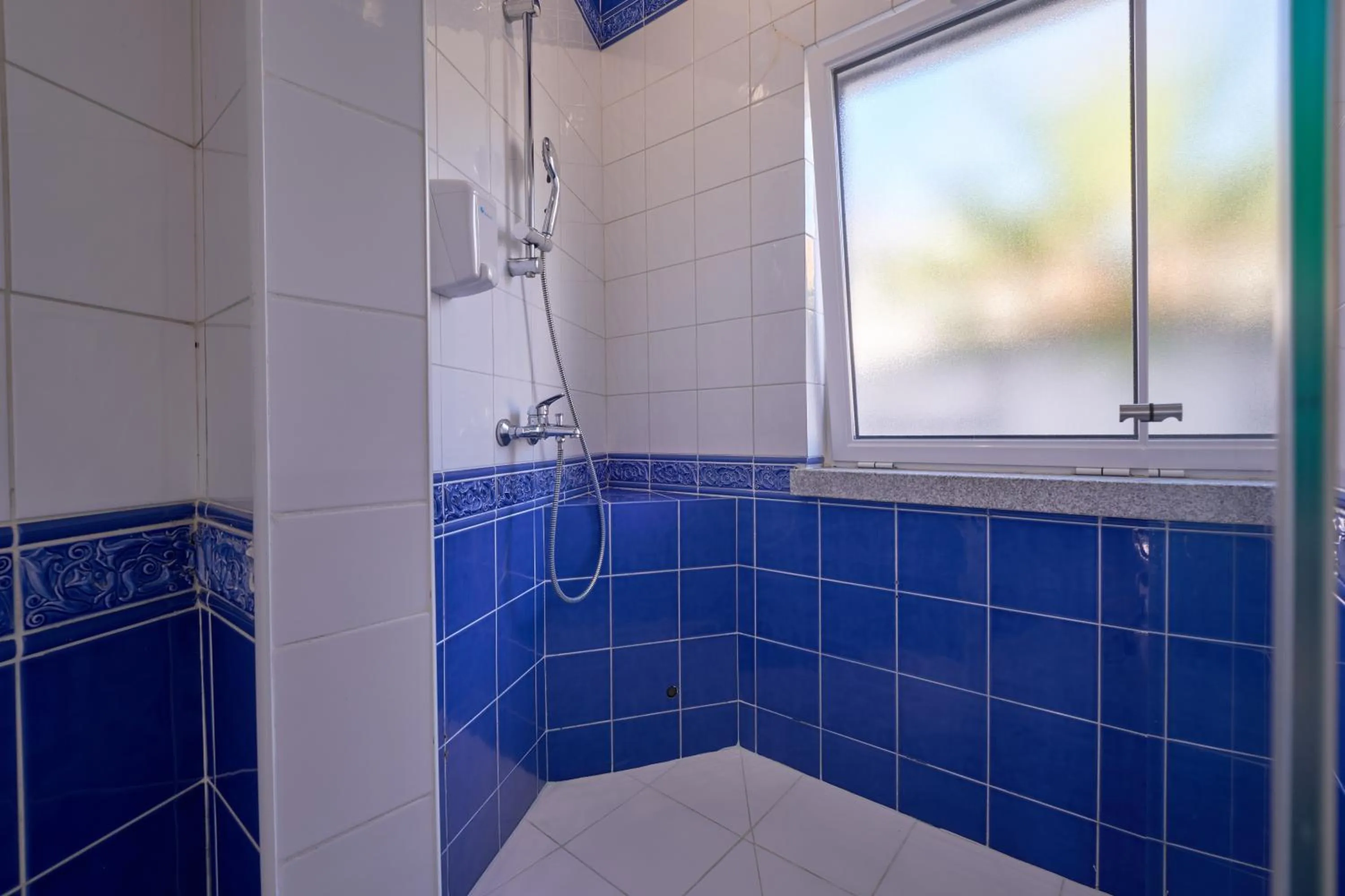 Shower in A Casa Branca - with Pool & Jacuzzi