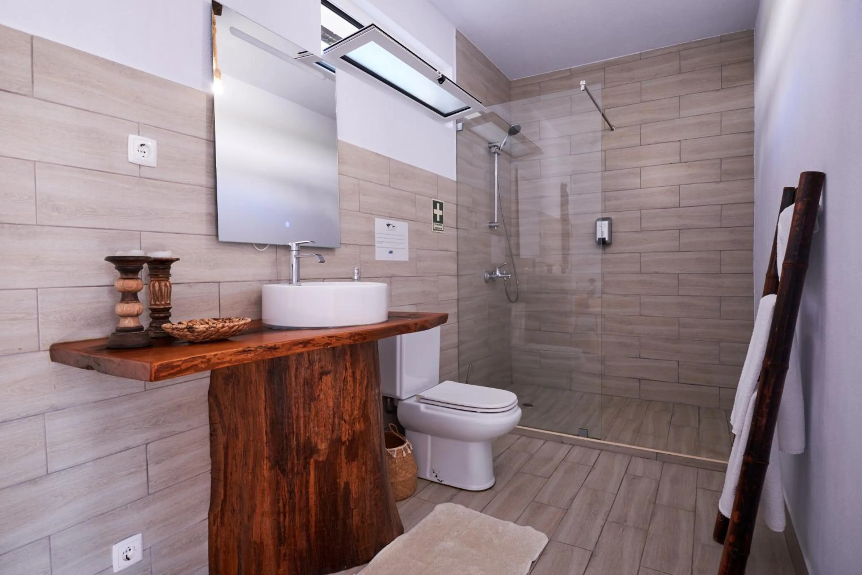 Shower in A Casa Branca - with Pool & Jacuzzi