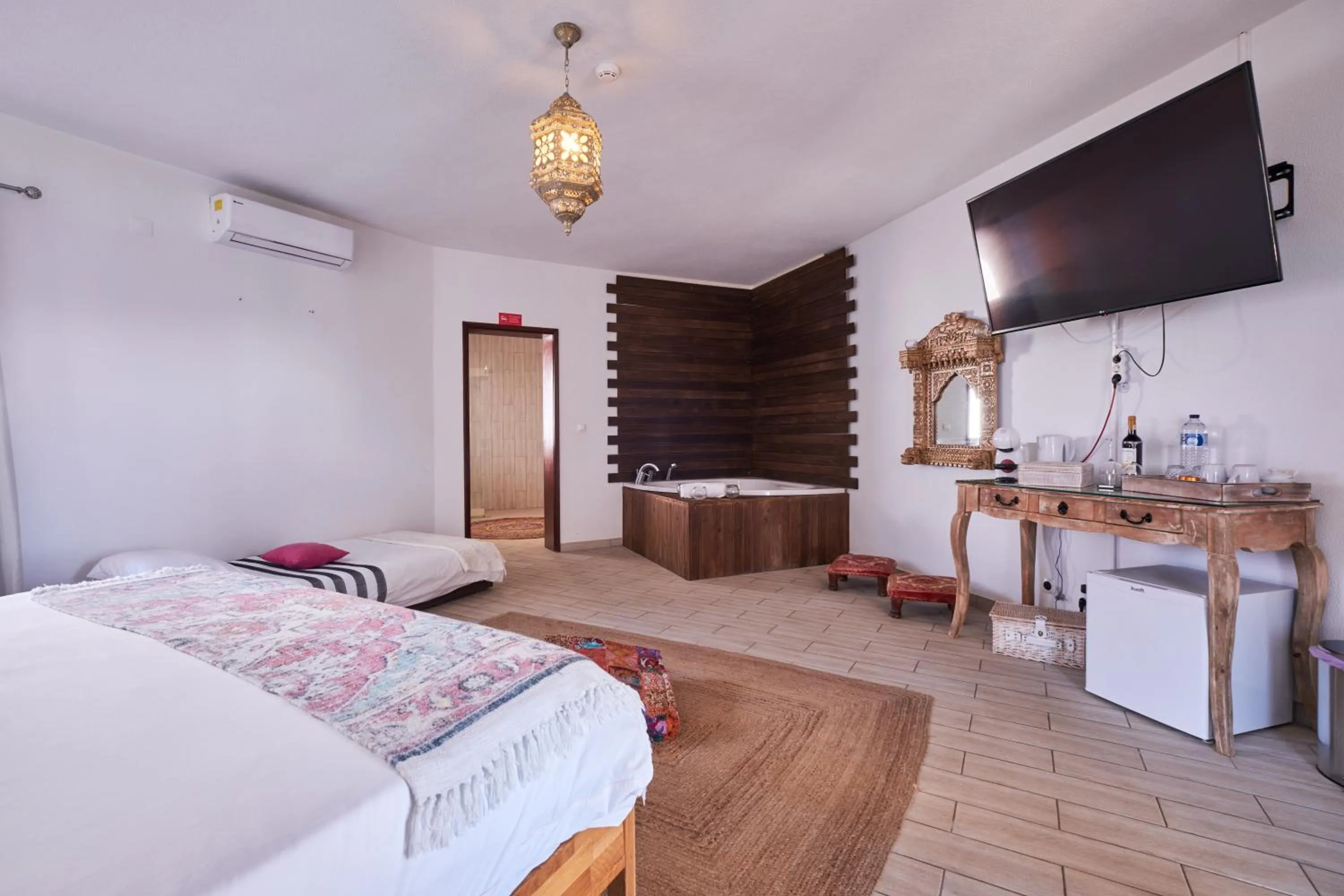 Bed in A Casa Branca - with Pool & Jacuzzi