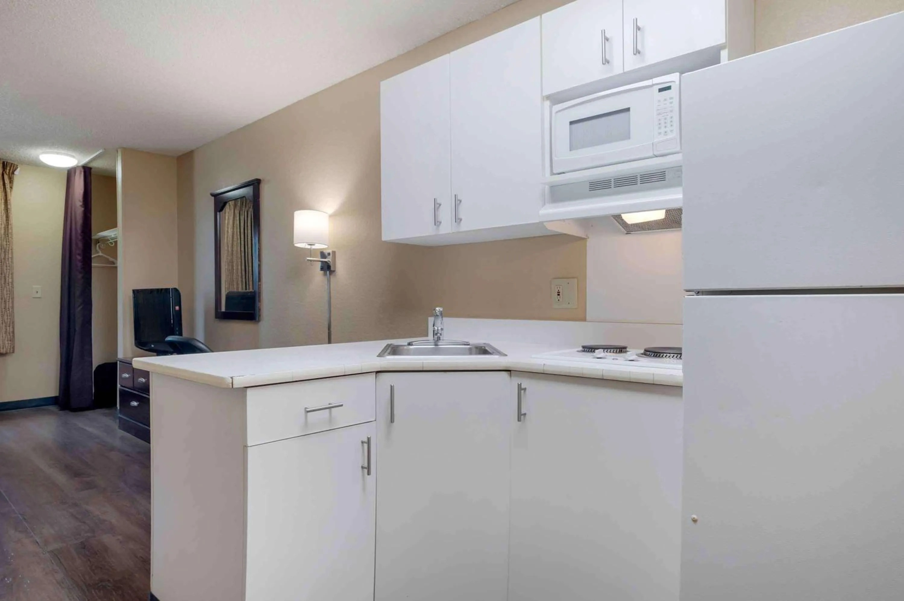 Kitchen or kitchenette in Extended Stay America Suites - Orange County - Lake Forest