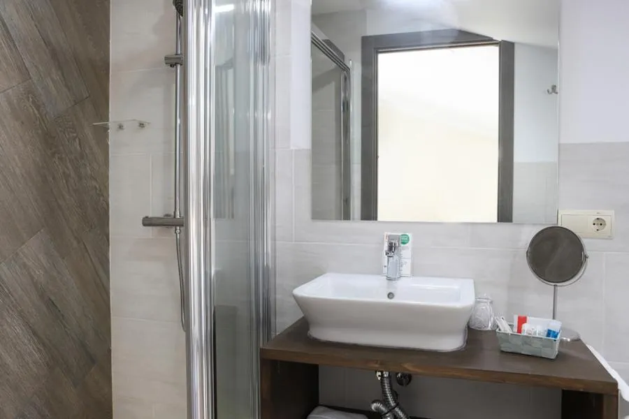 Shower in Nasilvana Hotel & Spa Adults Only