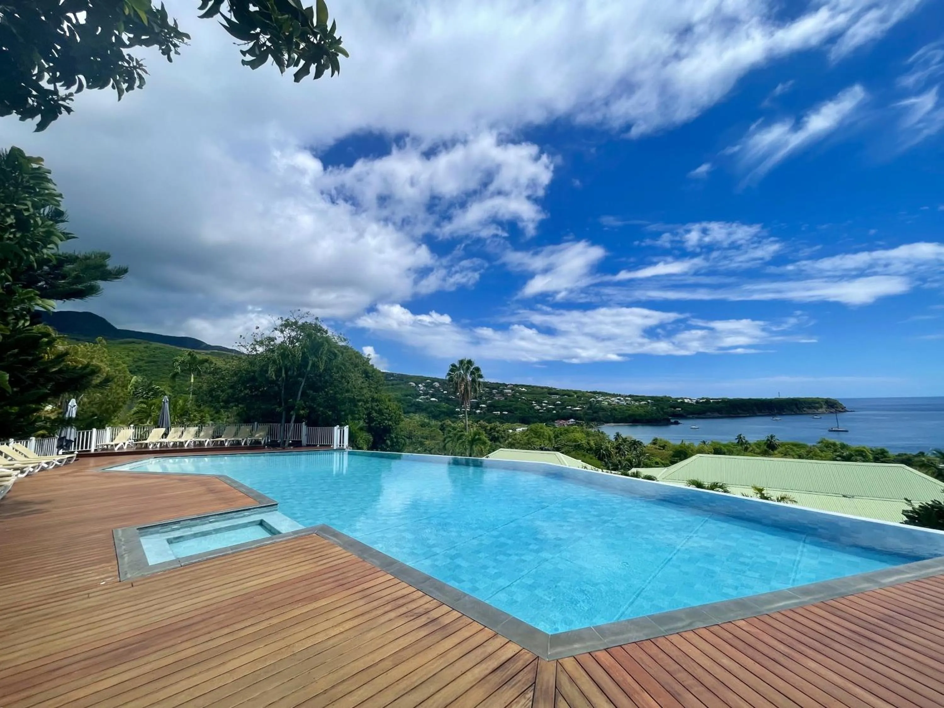 Restaurant/places to eat in Le Rayon Vert - Hôtel & Restaurant VUE SUR MER