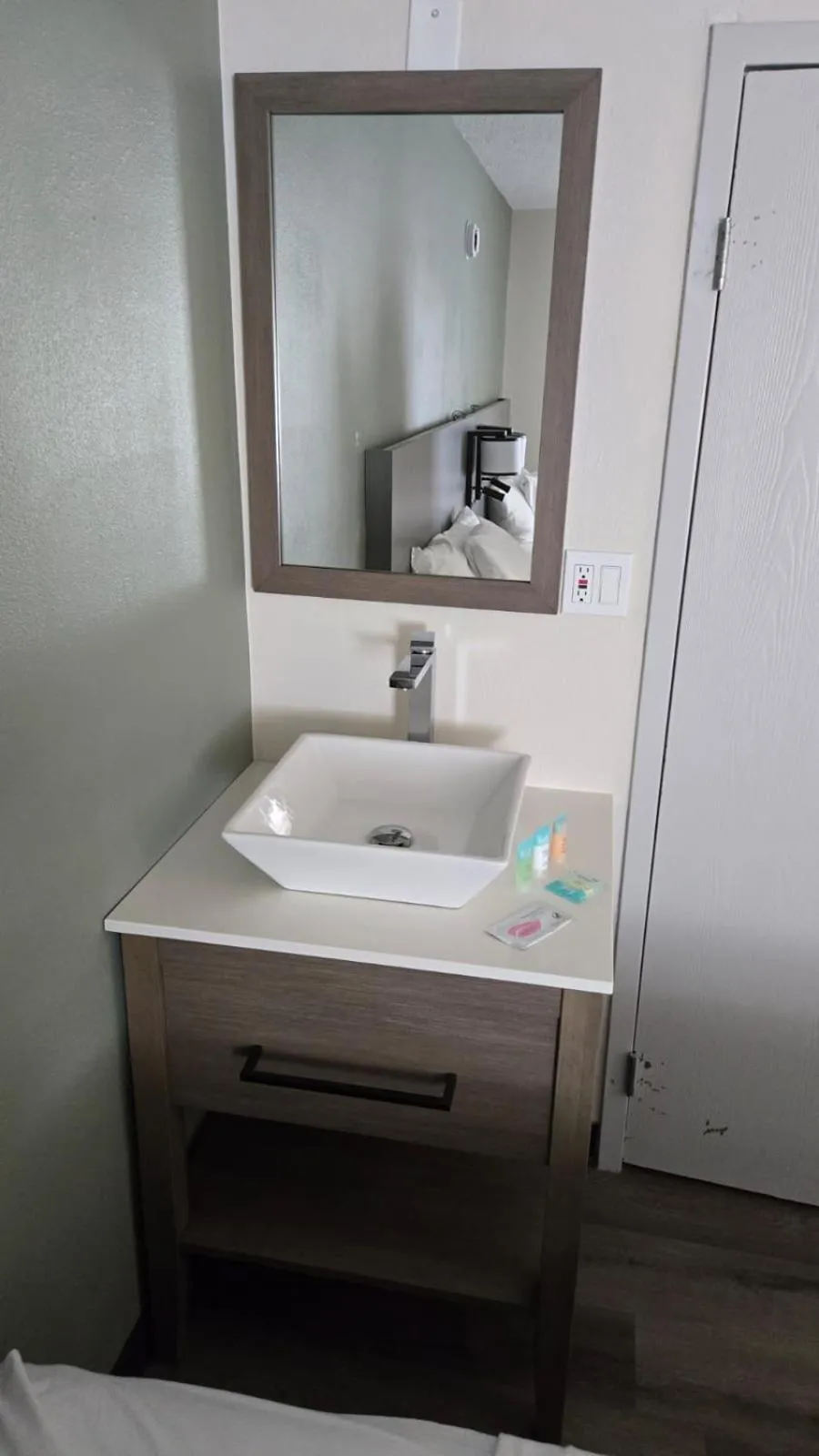 Bathroom in Dakota Inn