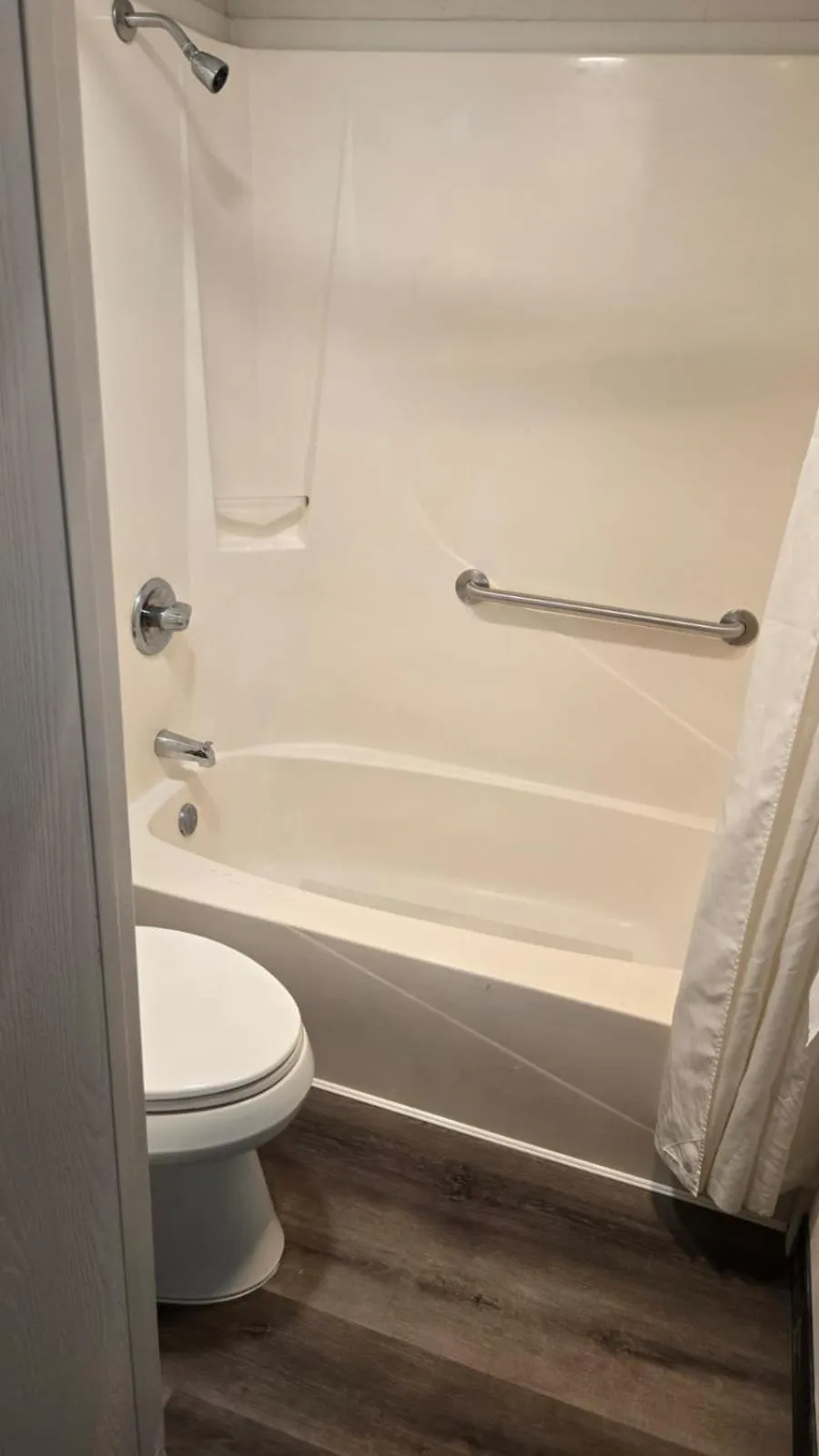 Shower in Dakota Inn