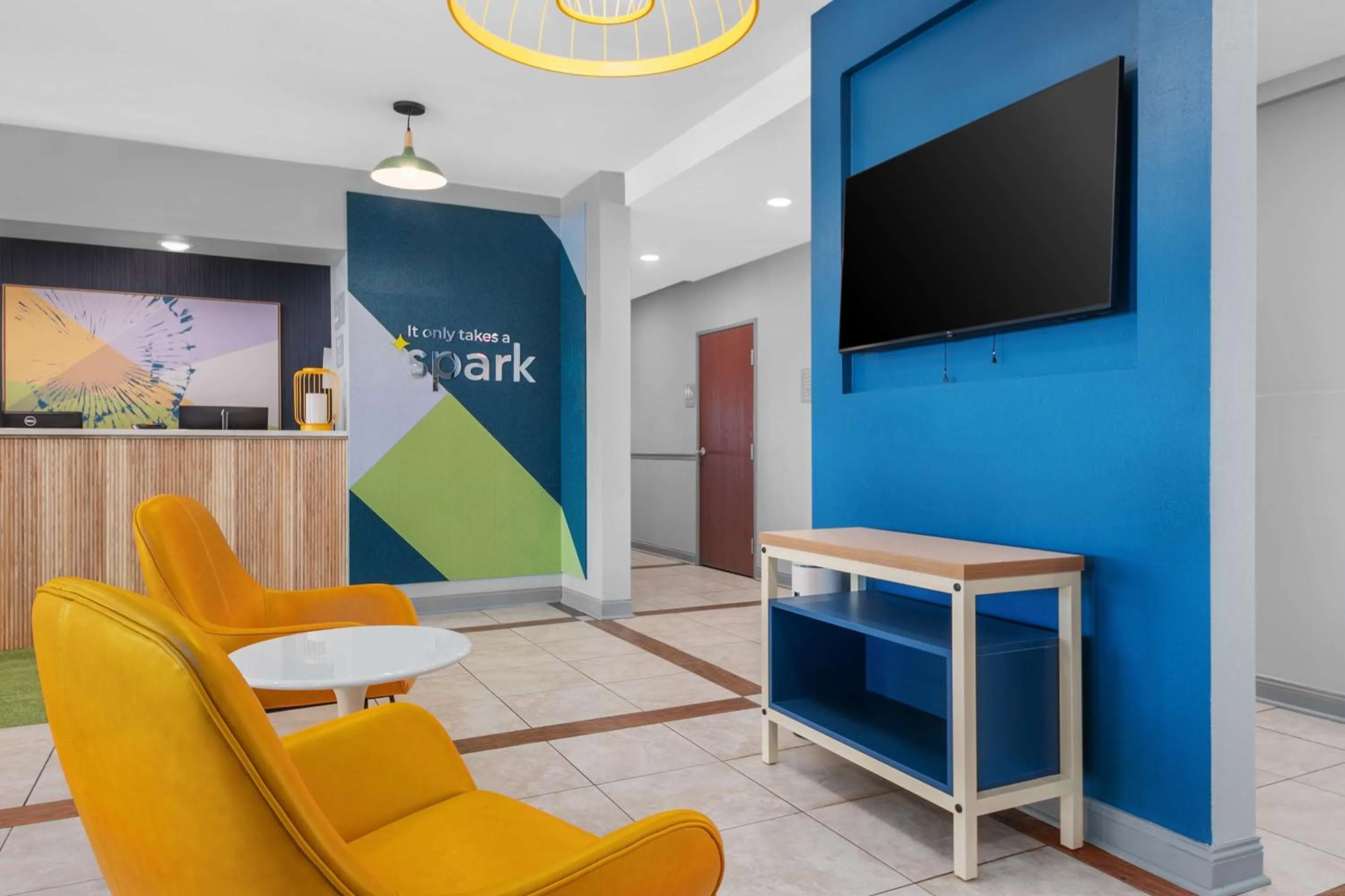Lobby or reception in Spark by Hilton Minot