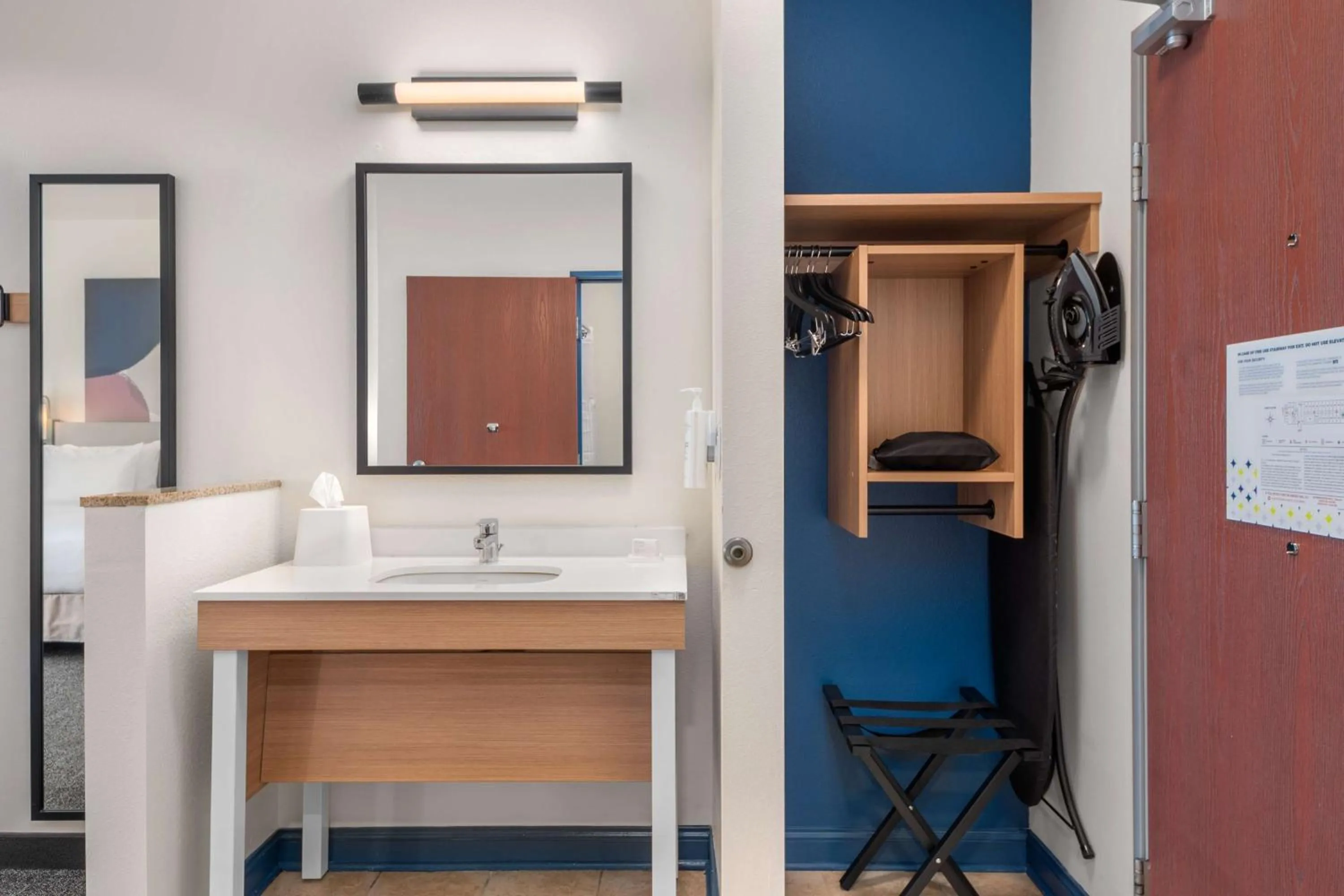 Photo of the whole room in Spark by Hilton Minot