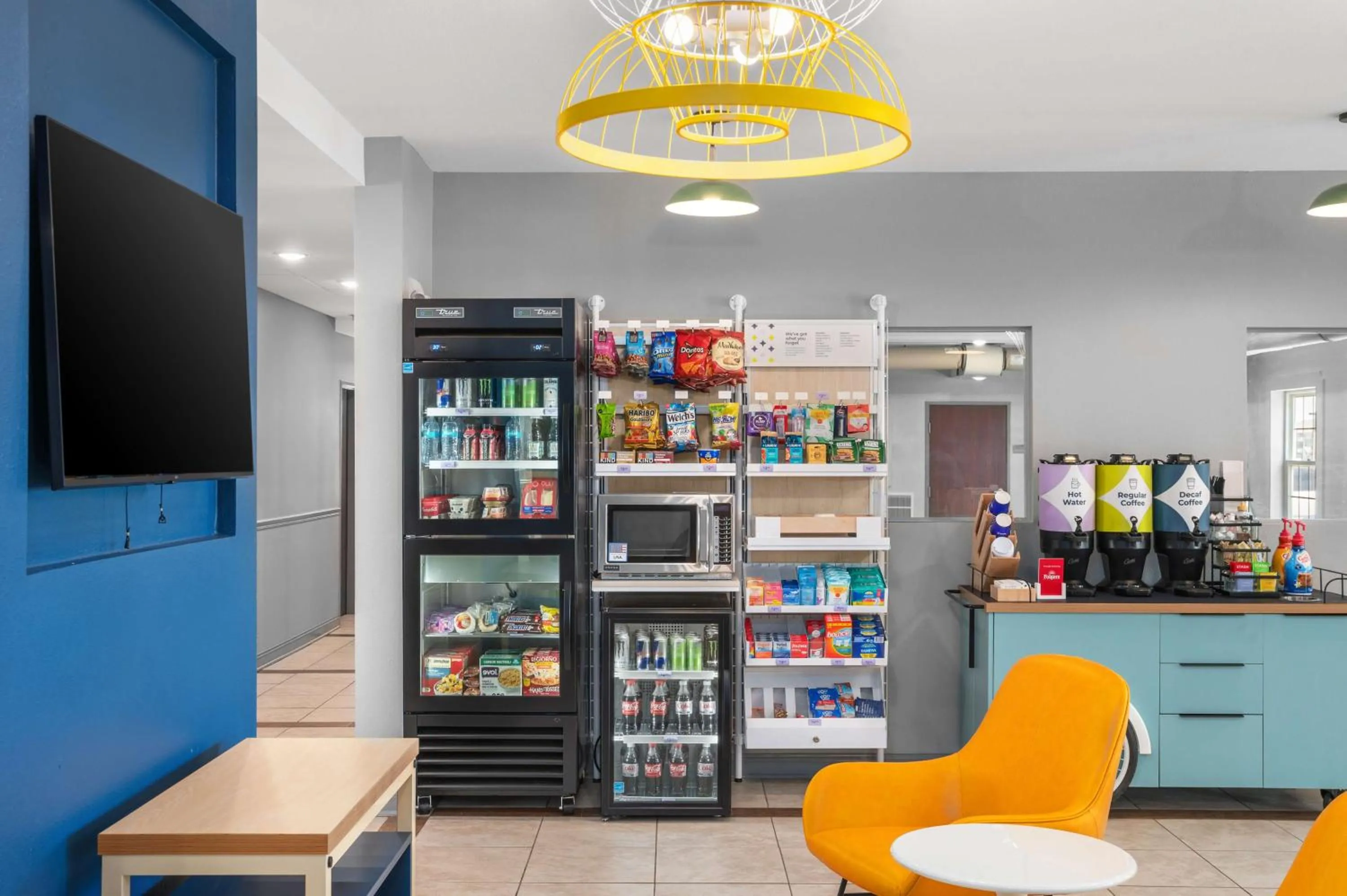 Restaurant/places to eat in Spark by Hilton Minot