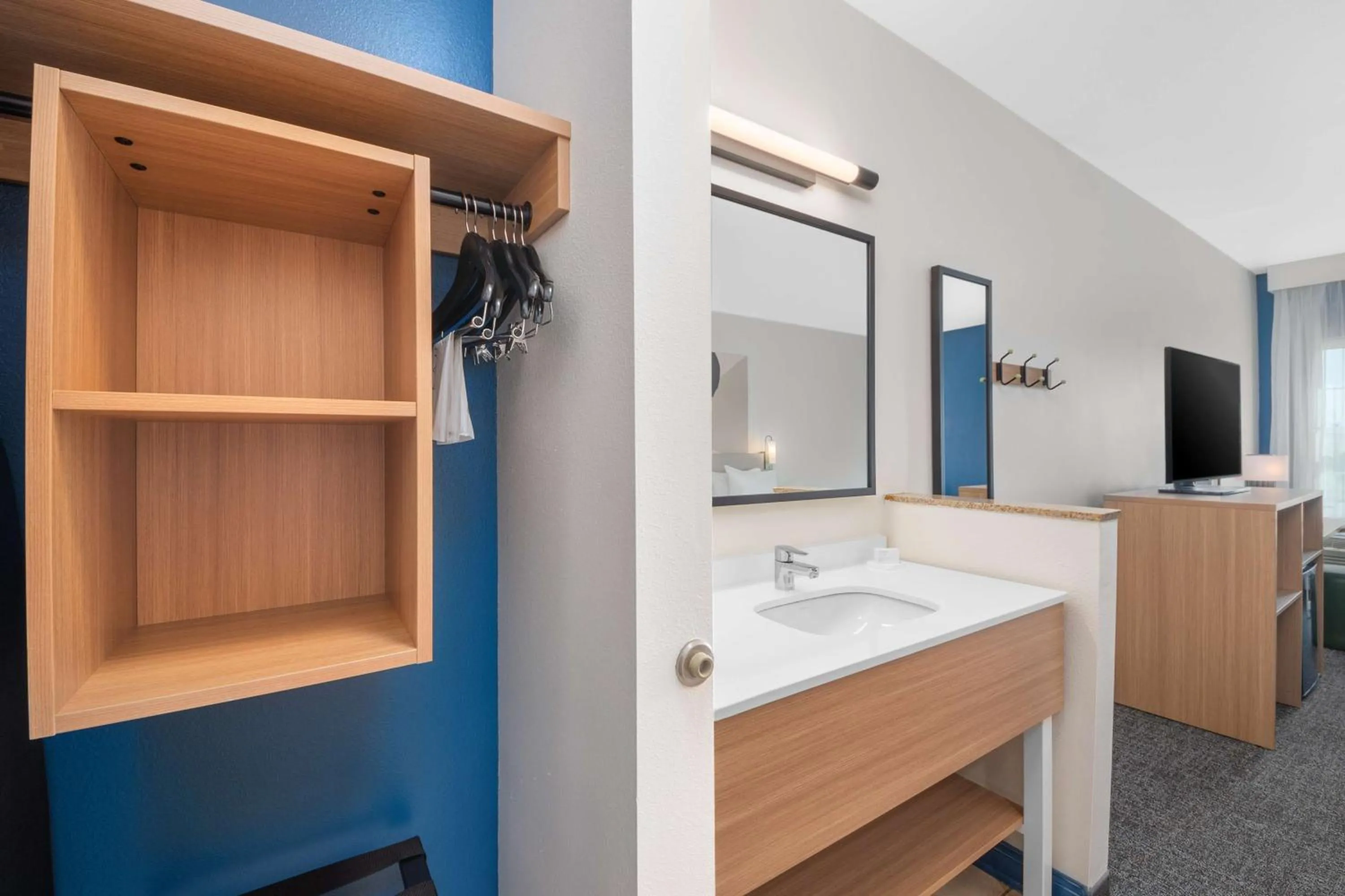 Photo of the whole room in Spark by Hilton Minot