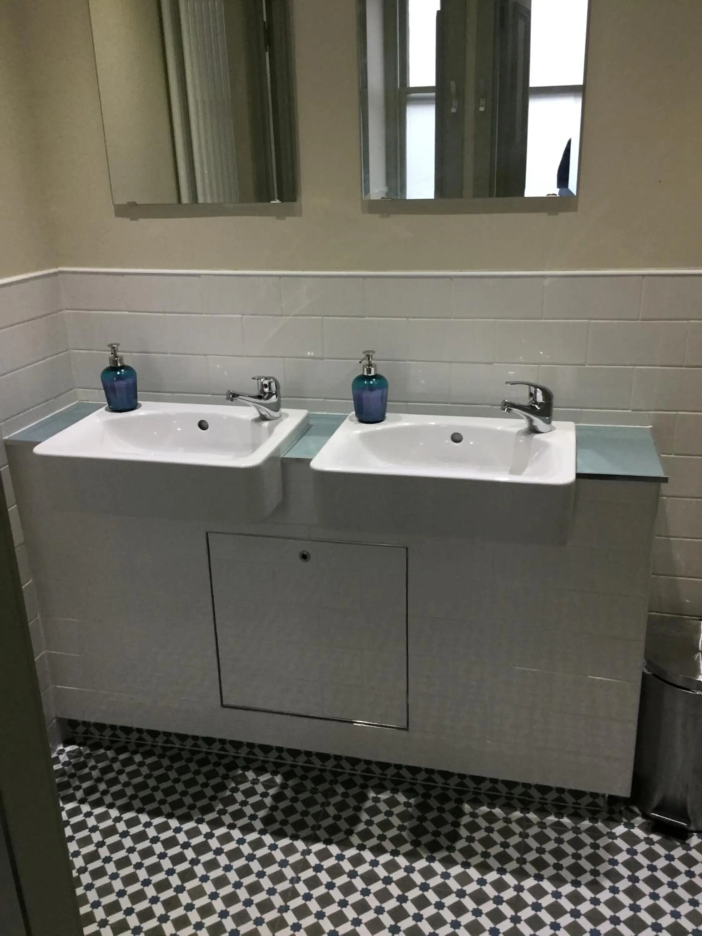 Bathroom in William Wallace Hotel