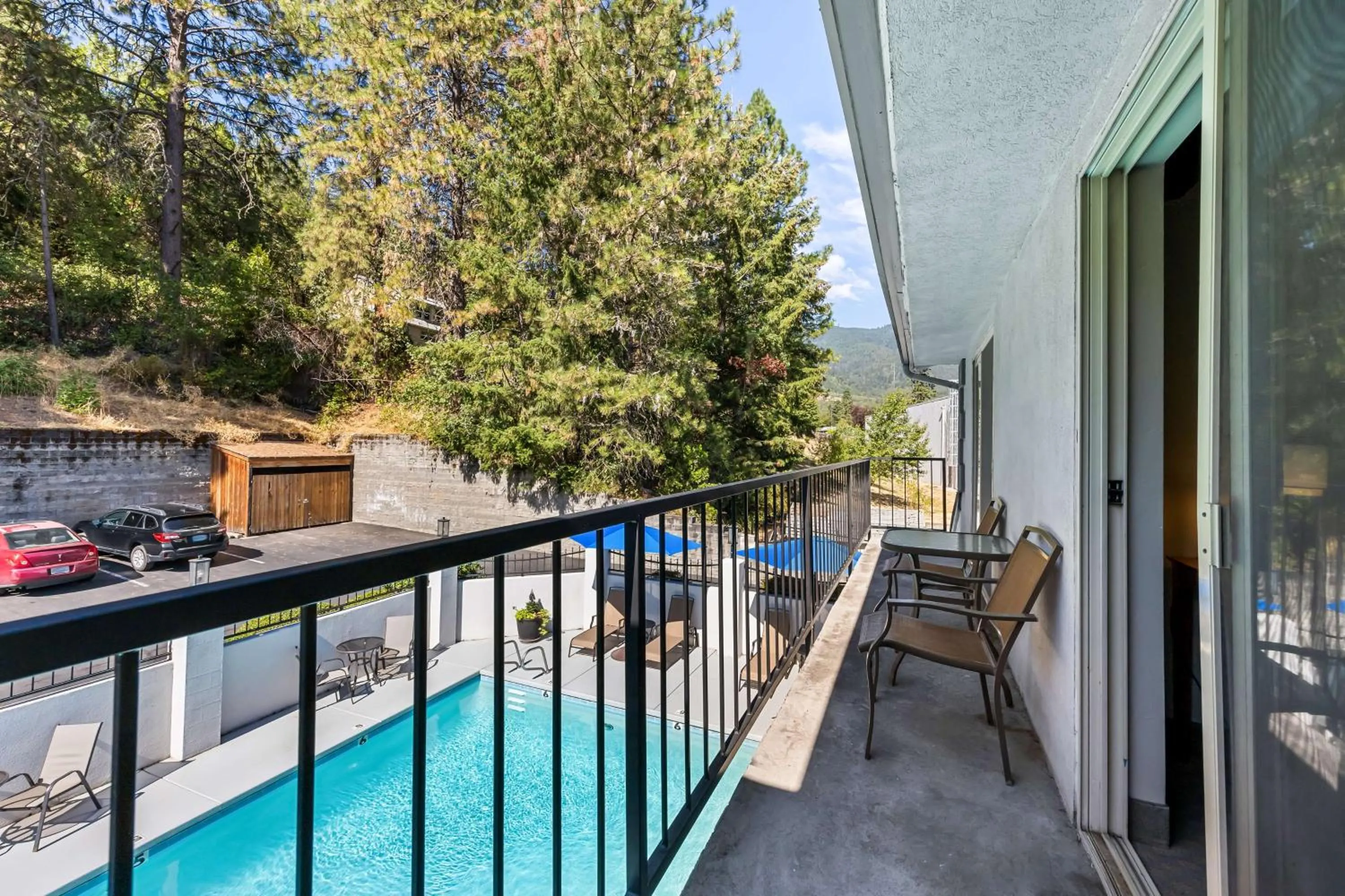 Bedroom in Best Western Inn at the Rogue