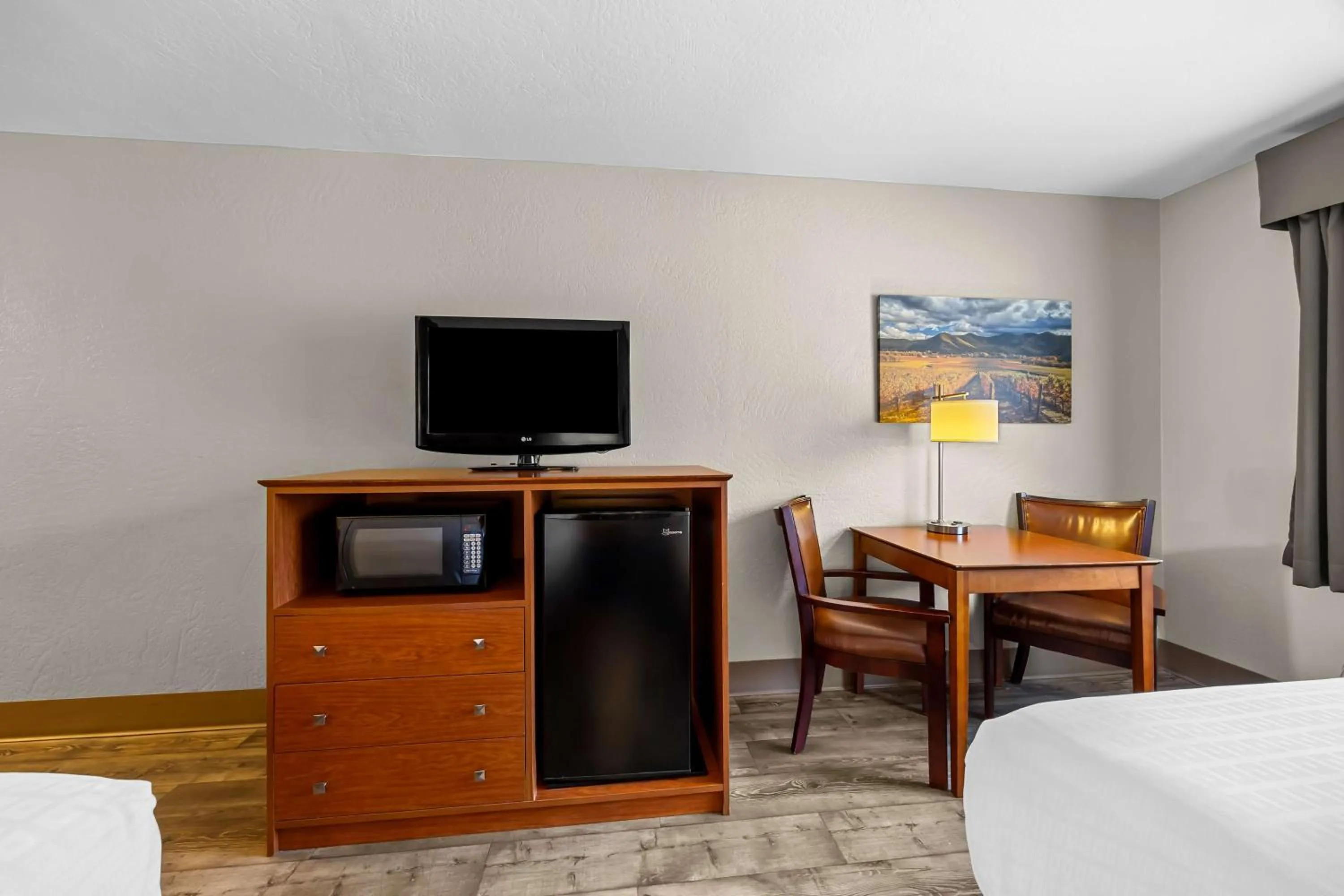 Bedroom, Bed in Best Western Inn at the Rogue