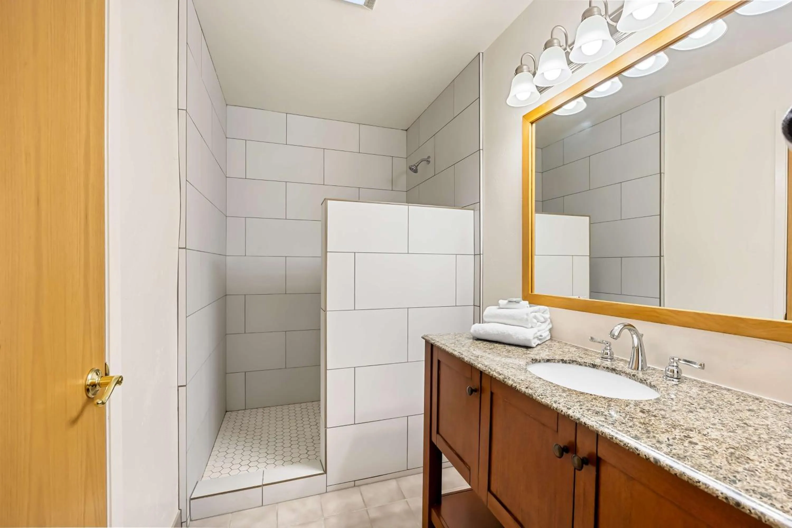 Bathroom in Best Western Inn at the Rogue