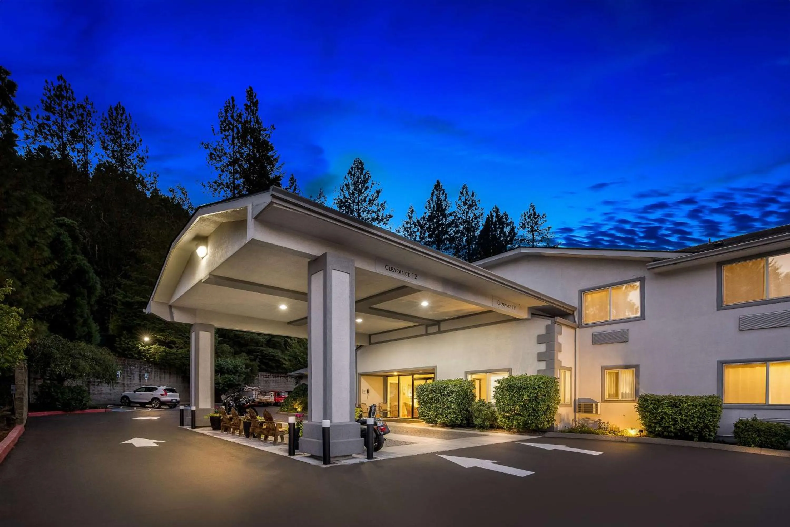 Property building in Best Western Inn at the Rogue