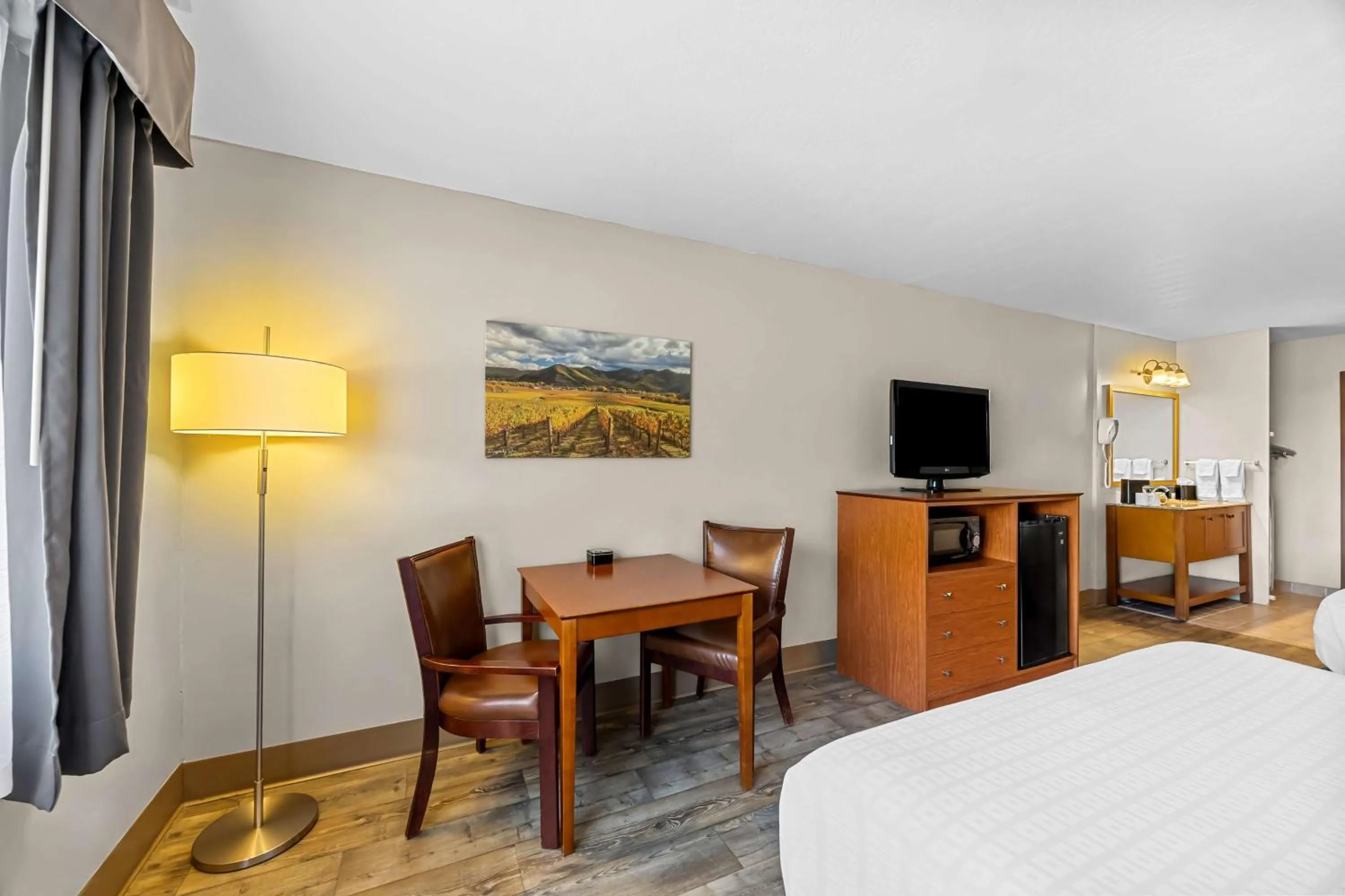 Bedroom, Bed in Best Western Inn at the Rogue