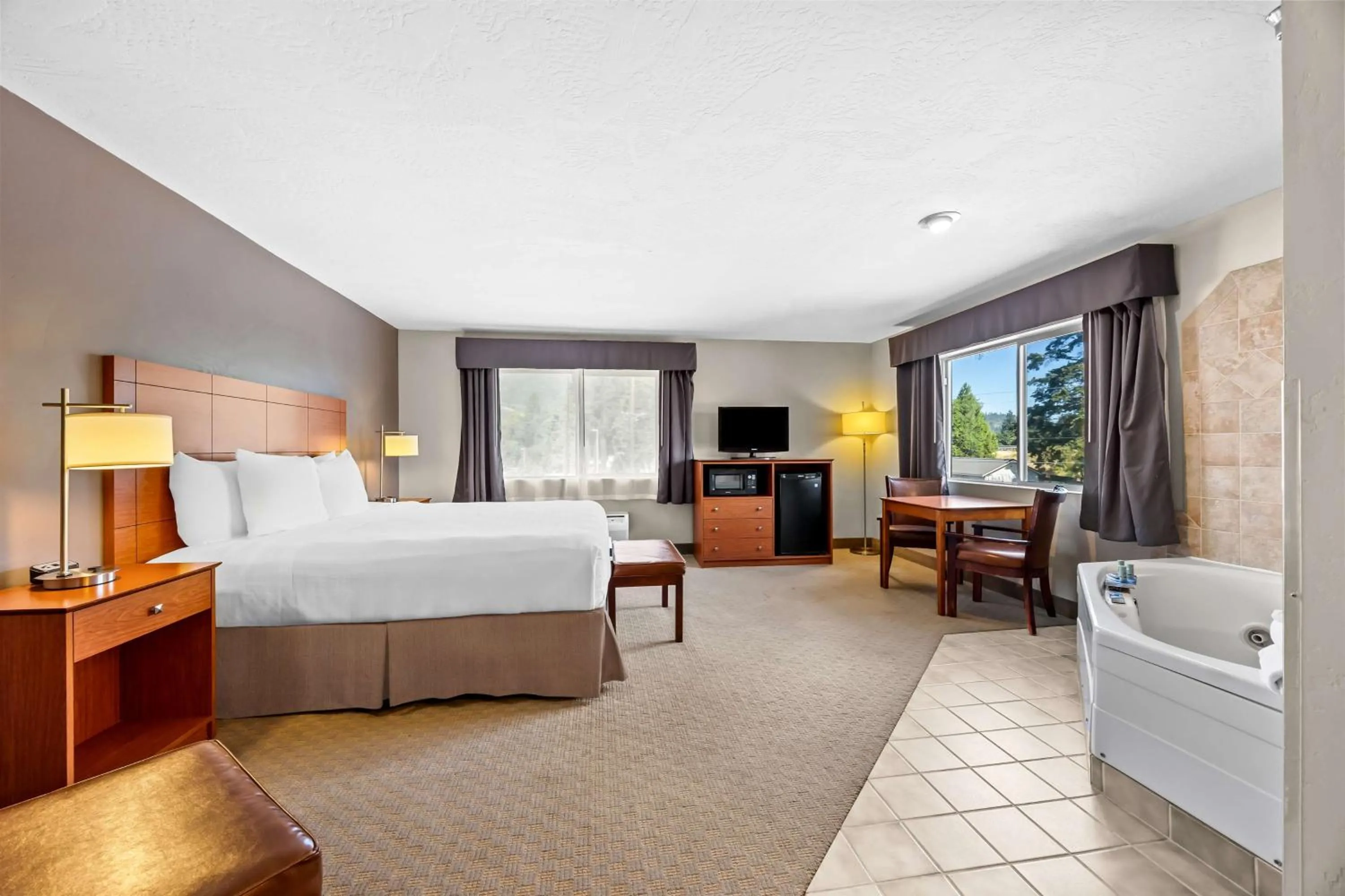 Bedroom, Bed in Best Western Inn at the Rogue