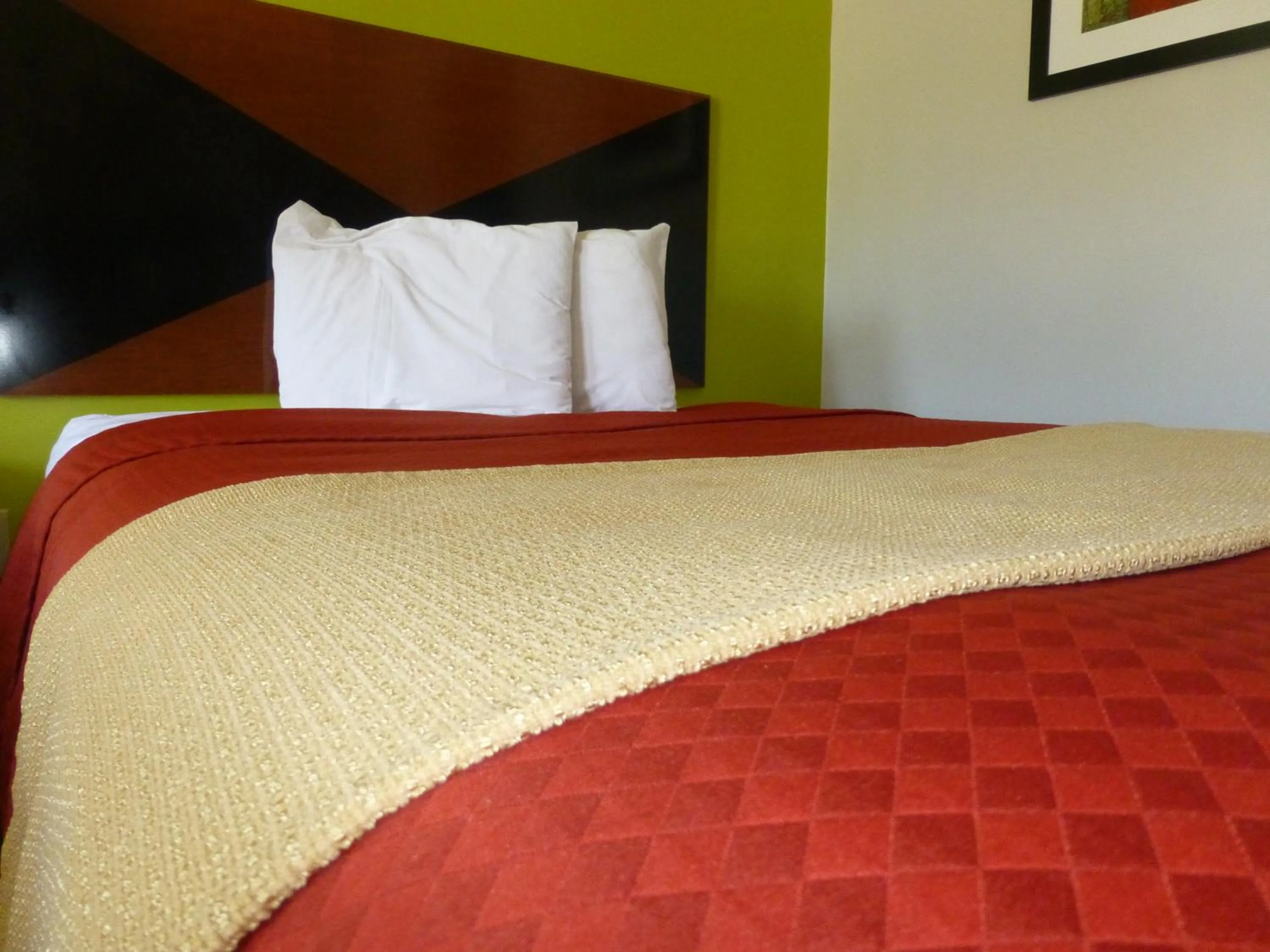 Bed in Coach Inn - Summerville