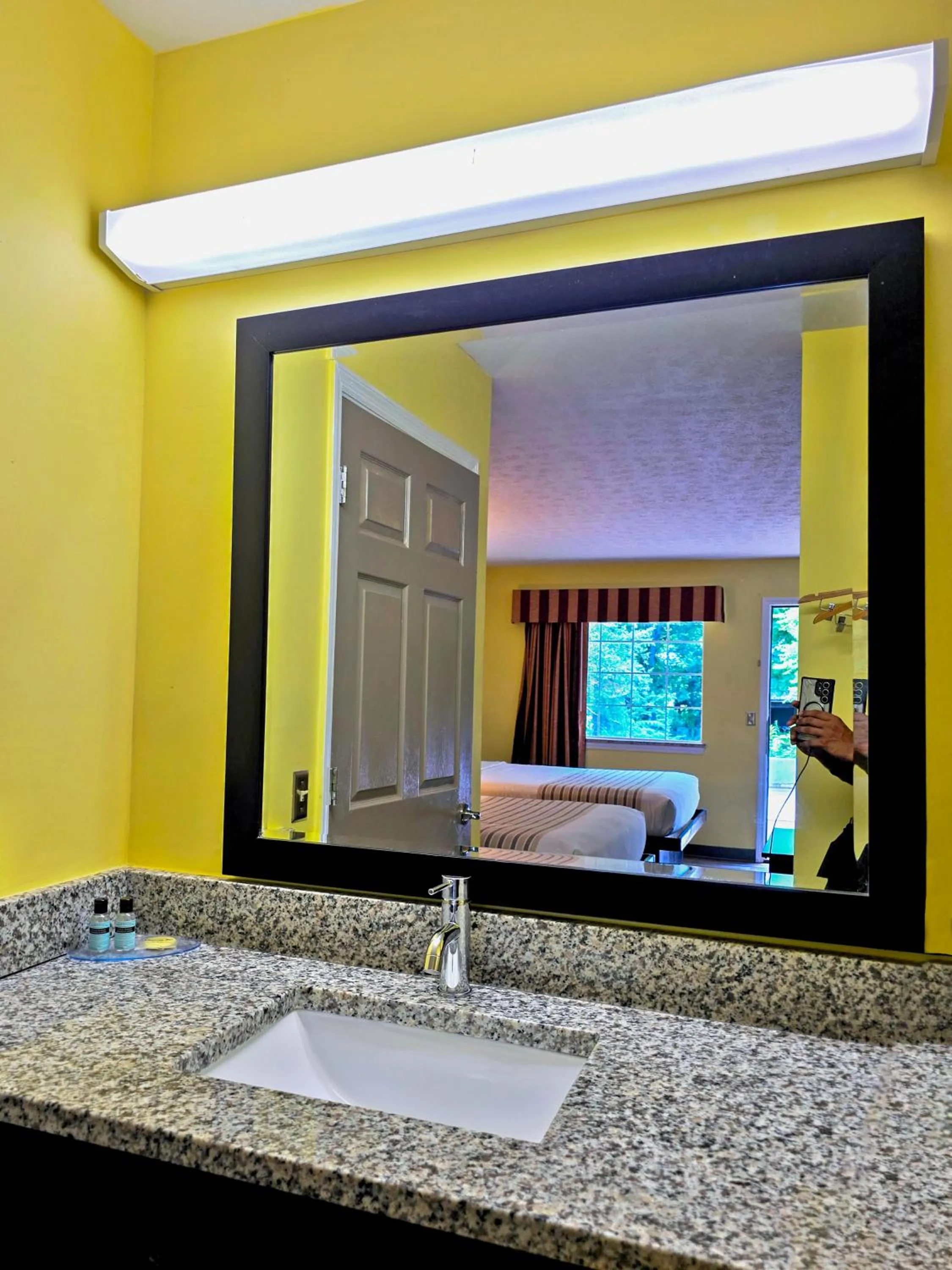 Bathroom in Meriwether Country Inn
