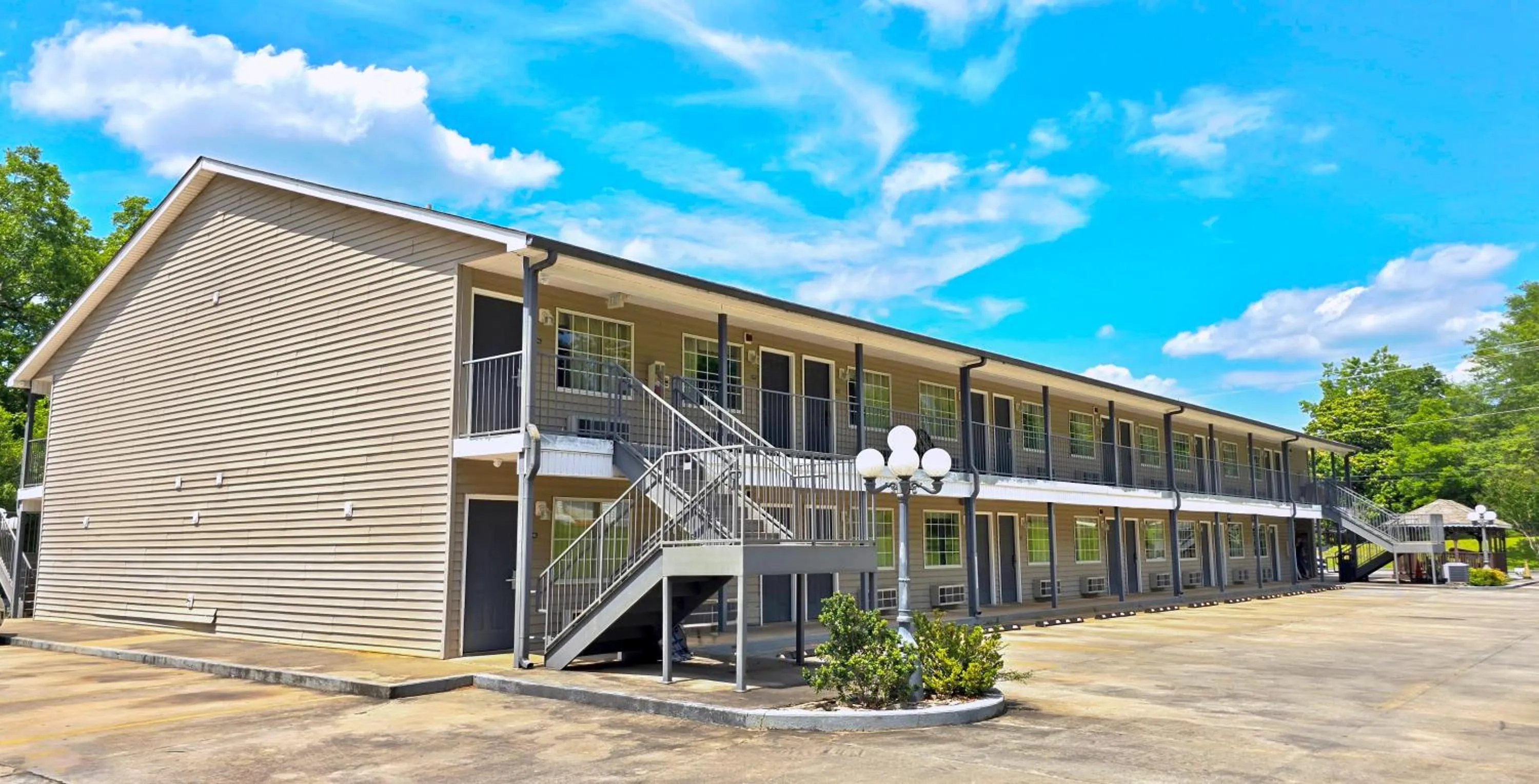 Property building in Meriwether Country Inn