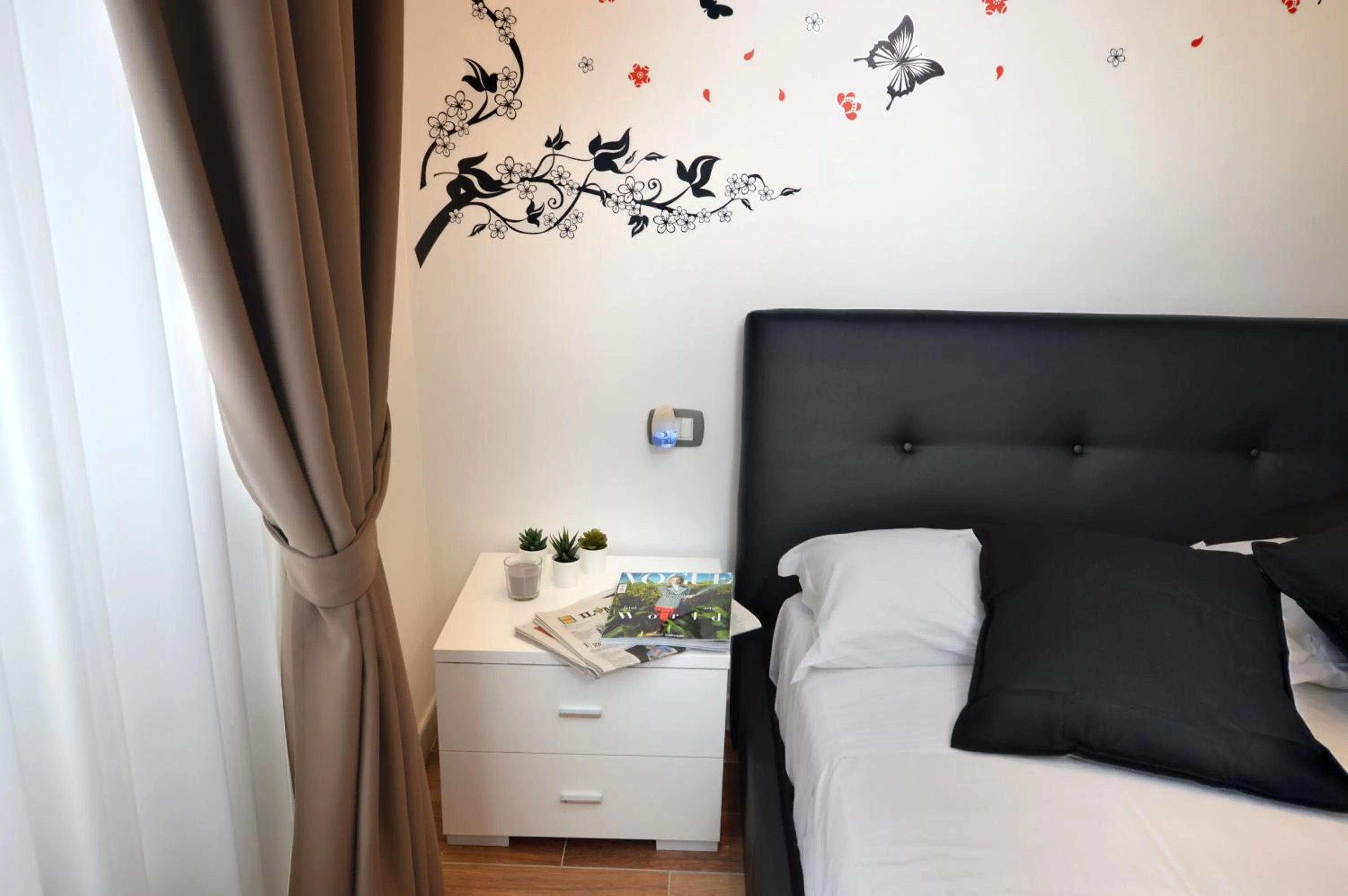 Decorative detail, Bed in B&BCentral Station Napoli