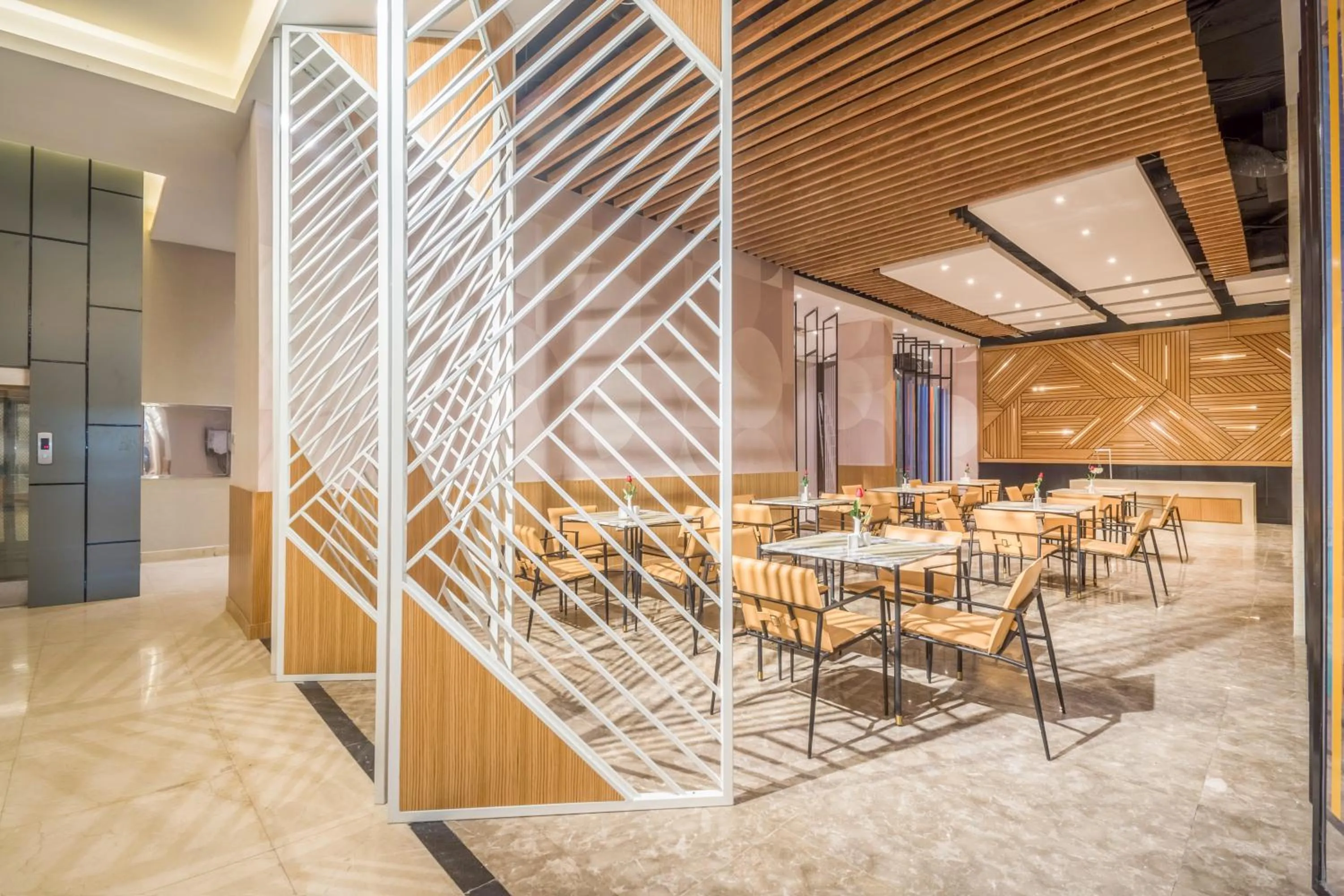 Restaurant/places to eat in Ewaa Express Hotel - Al Olaya