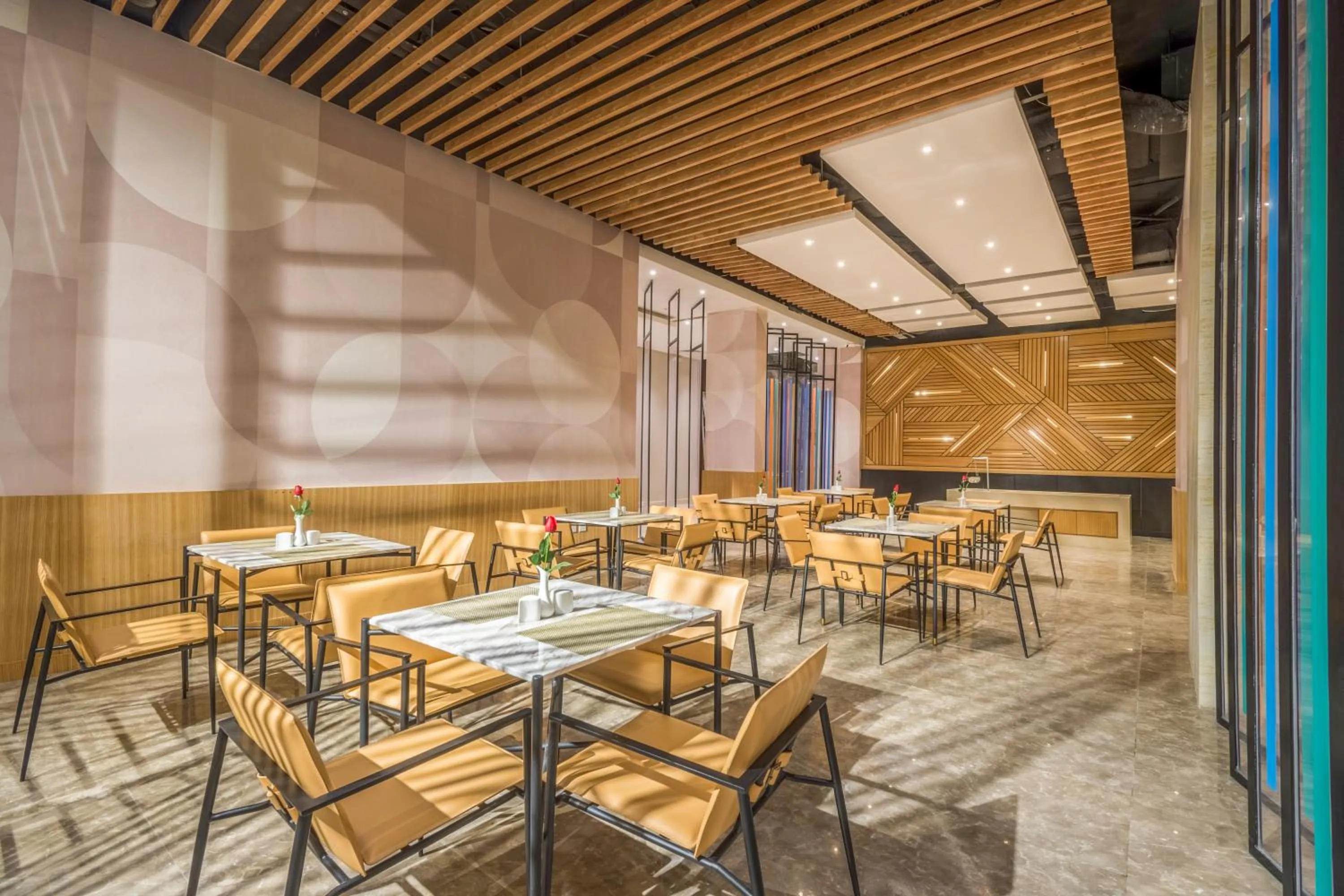 Restaurant/places to eat in Ewaa Express Hotel - Al Olaya