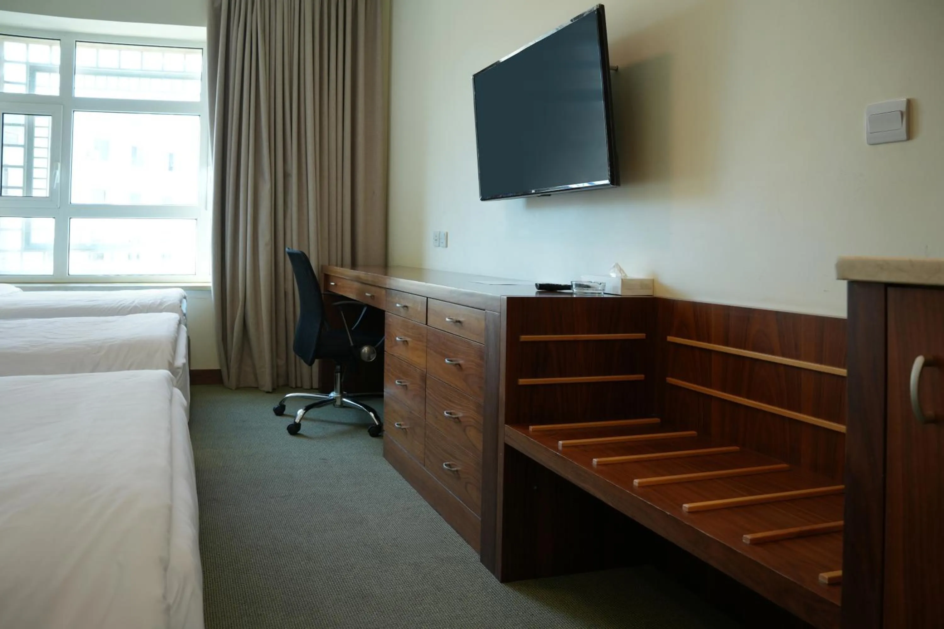 TV and multimedia, Bed in Holyland Hotel Amman