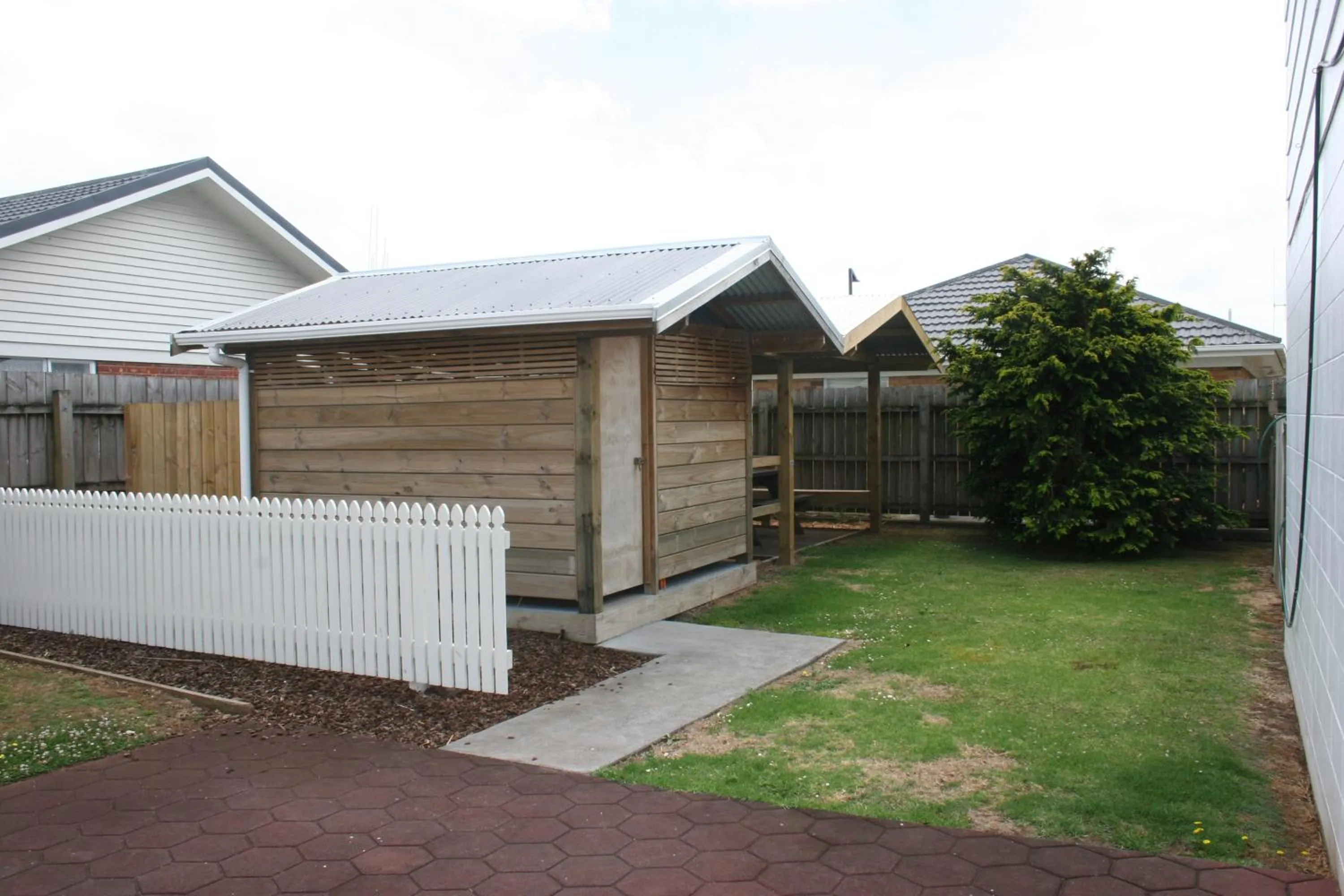 Day in Burgundy Rose Motel