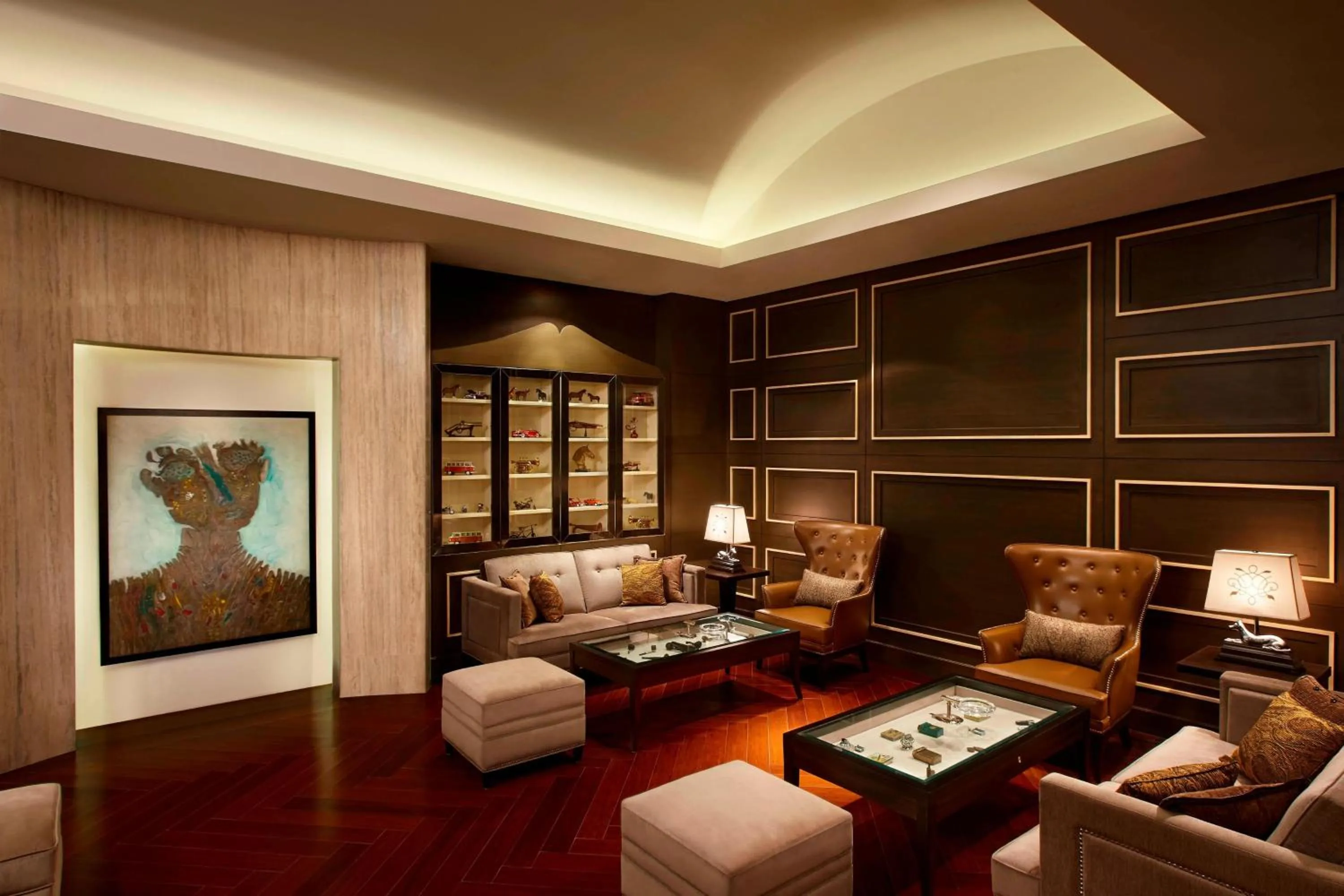 Lounge or bar in ITC Grand Chola, a Luxury Collection Hotel, Chennai