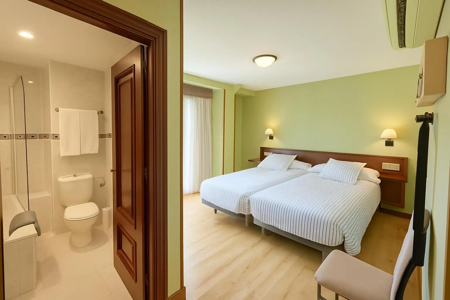 Bed in Hostal Concejo