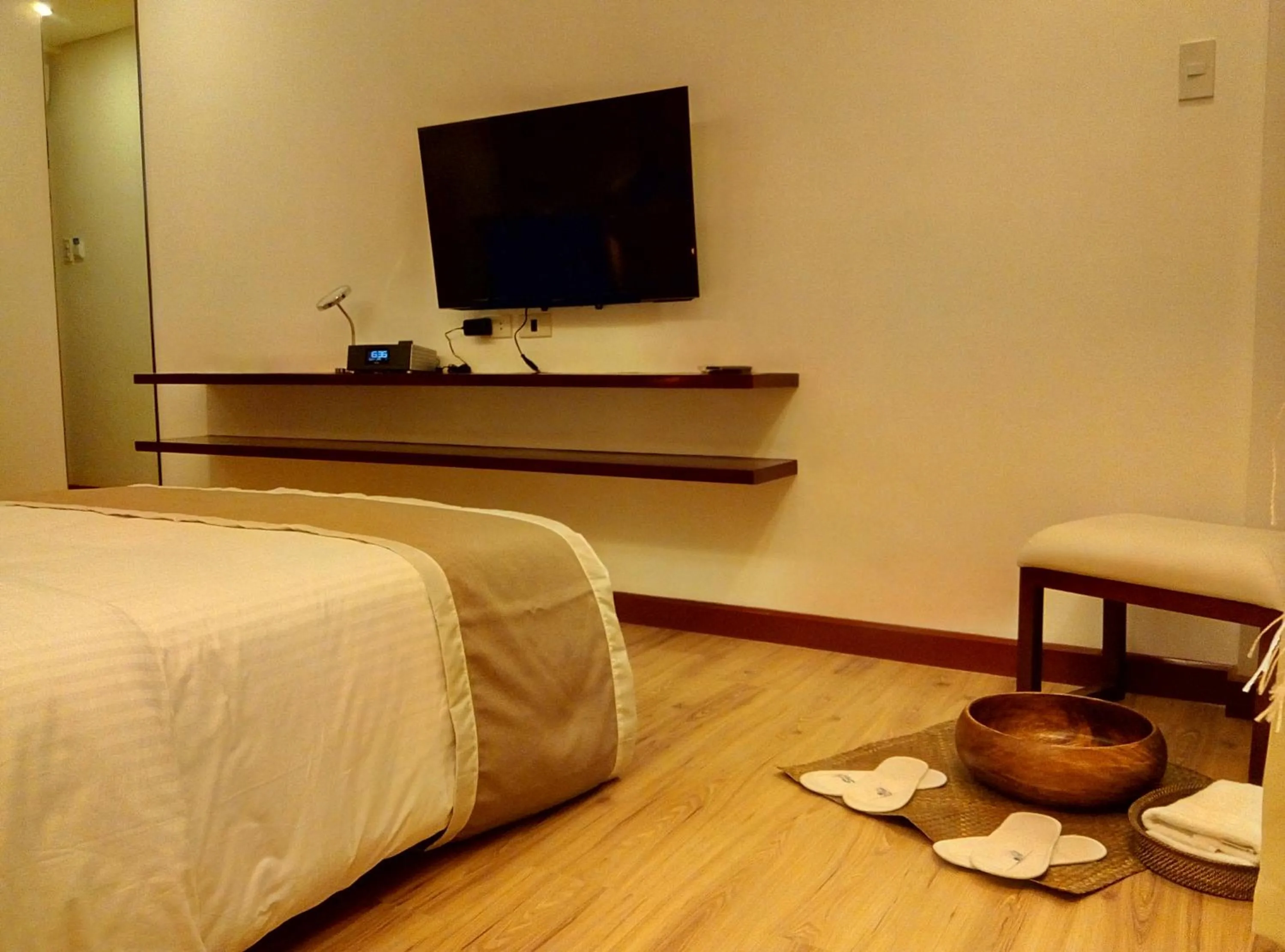 TV and multimedia, Bed in Shore Time Hotel Boracay