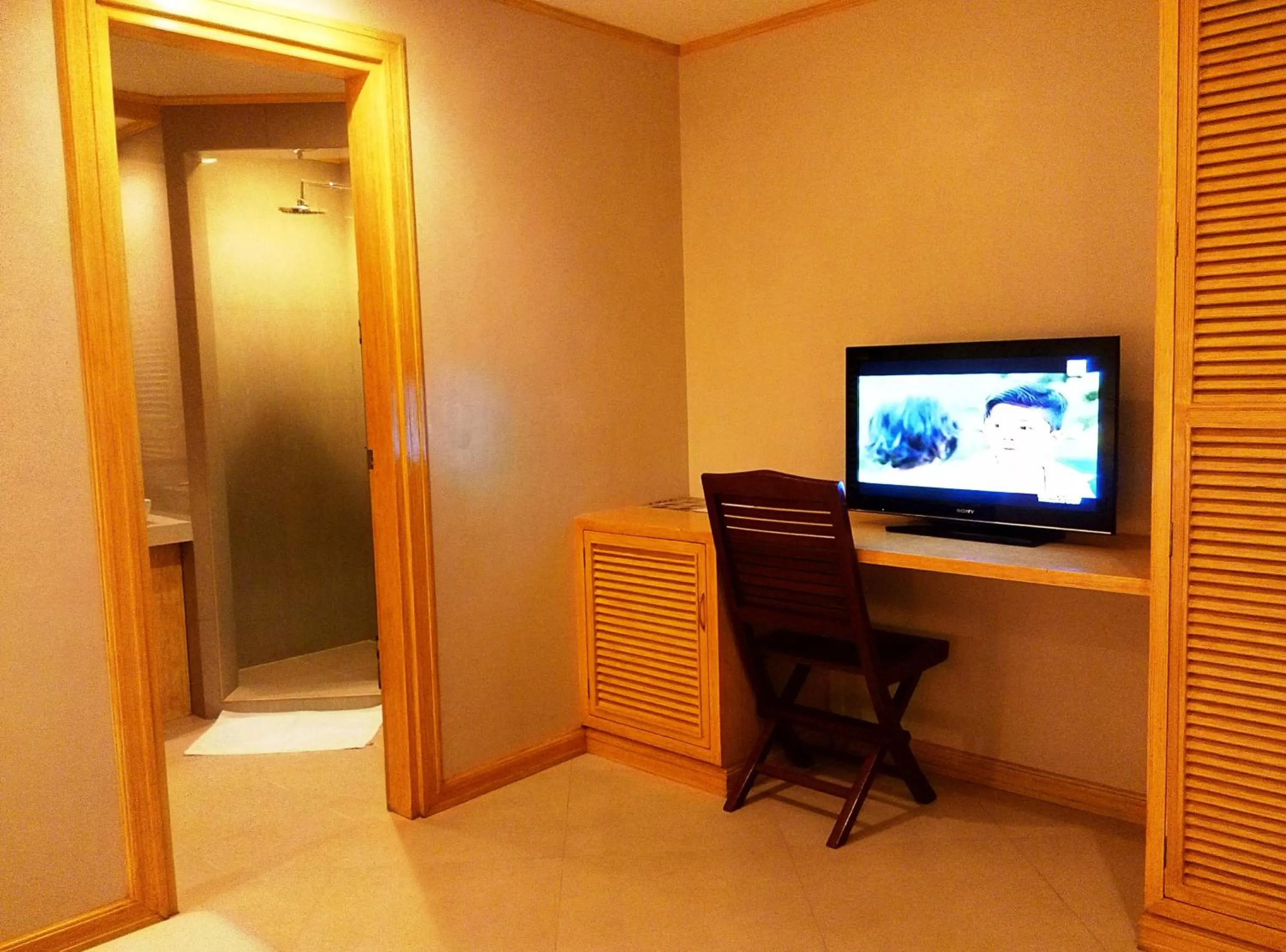 Toilet in Shore Time Hotel Boracay