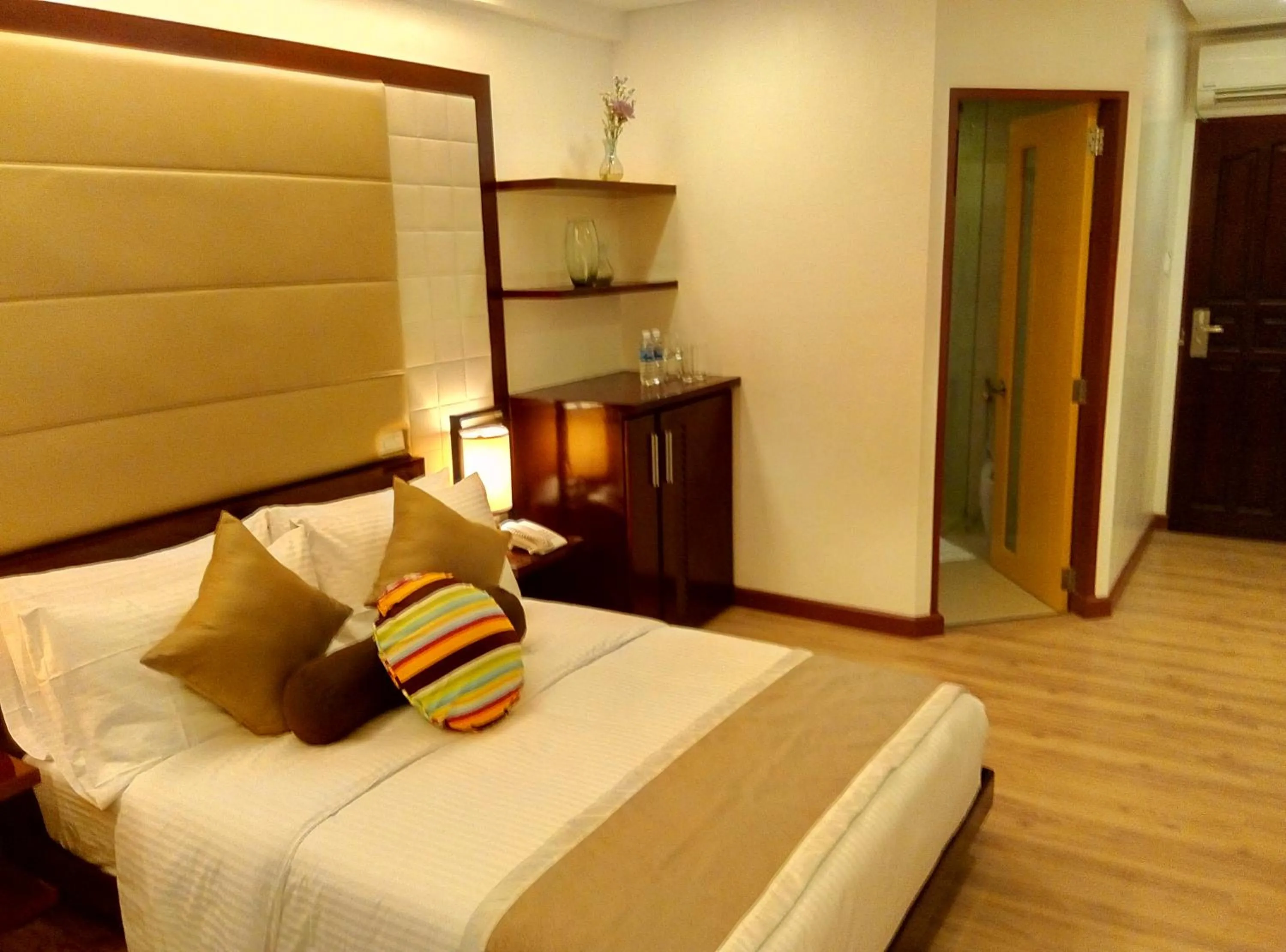 Bed in Shore Time Hotel Boracay