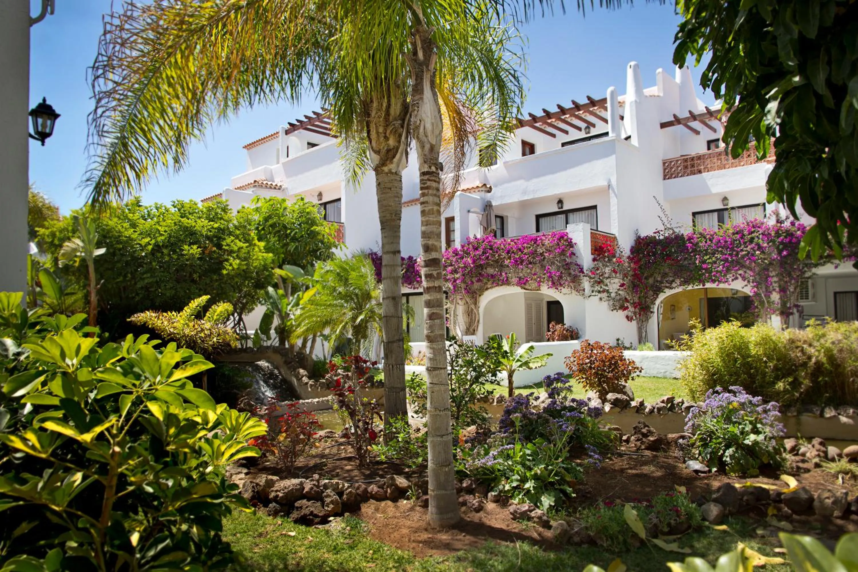 Facade/entrance in Fairways Club