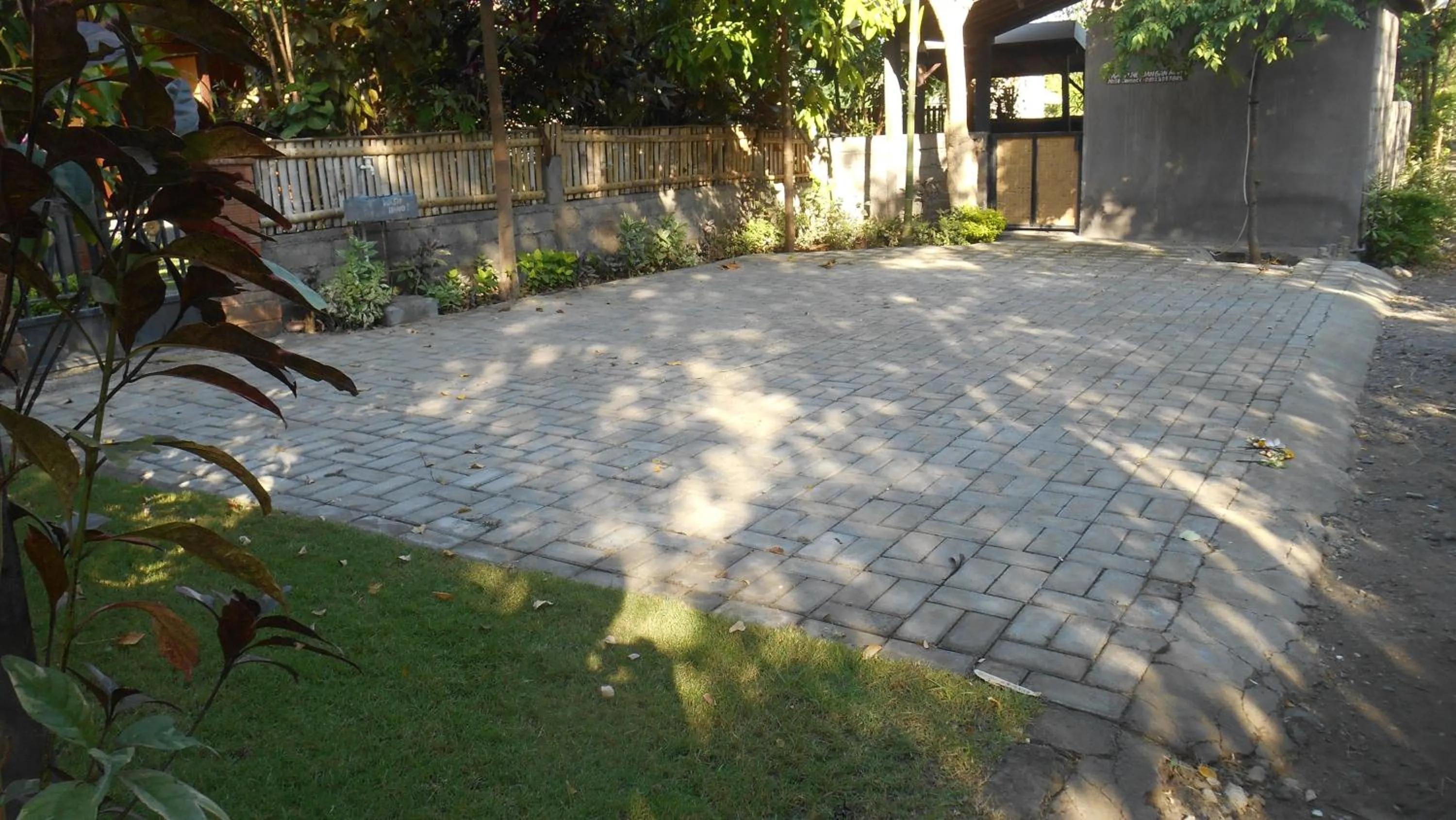 Parking in Taman Menjangan by SnorkelingMenjangan
