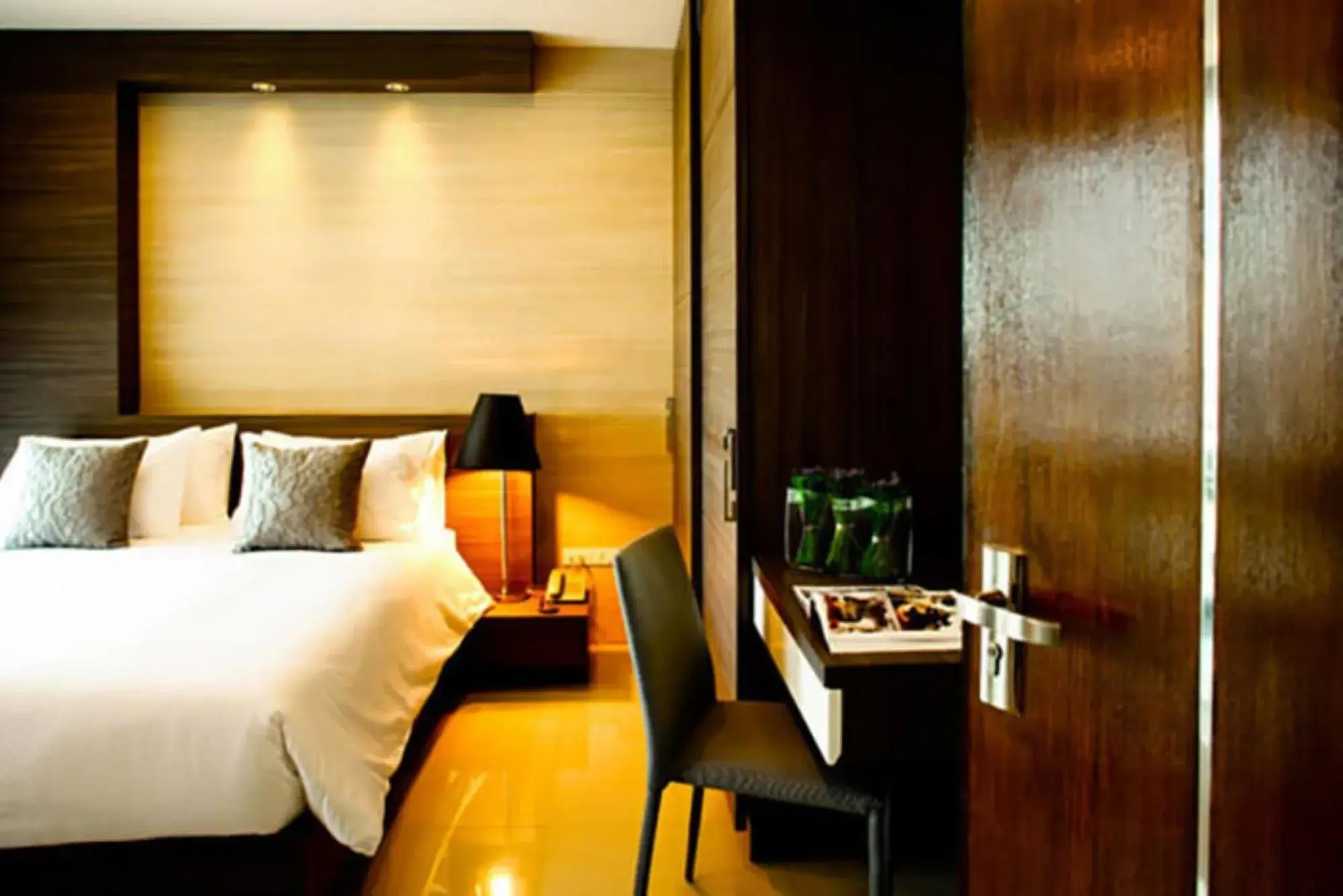 Double Room with Balcony (2 Adults + 1 Child) in Crystal Suites Suvarnbhumi Airport Double Room with Balcony (2 Adults + 1 Child) in Crystal Suites Suvarnbhumi Airport