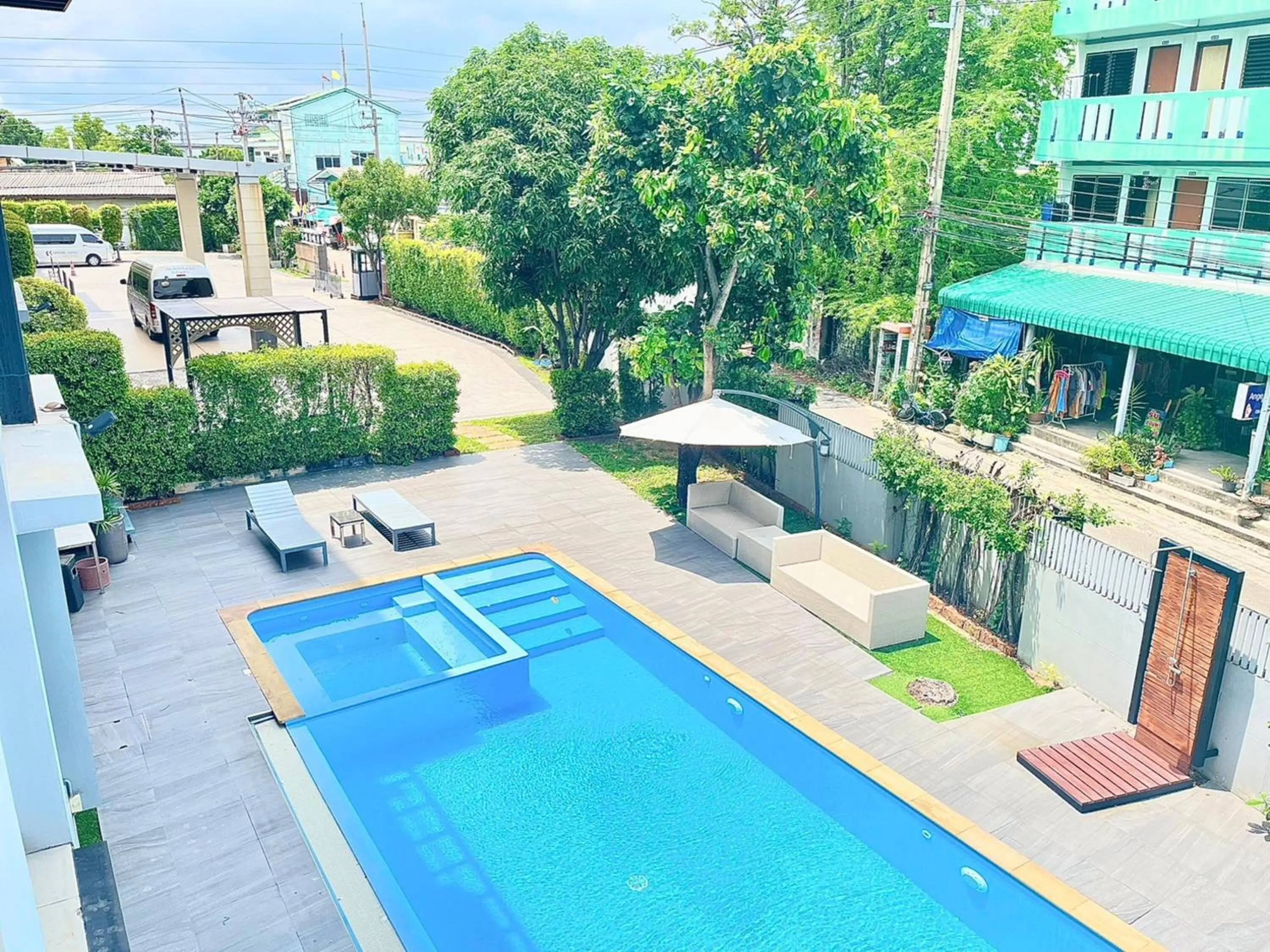  in Crystal Suites Suvarnbhumi Airport