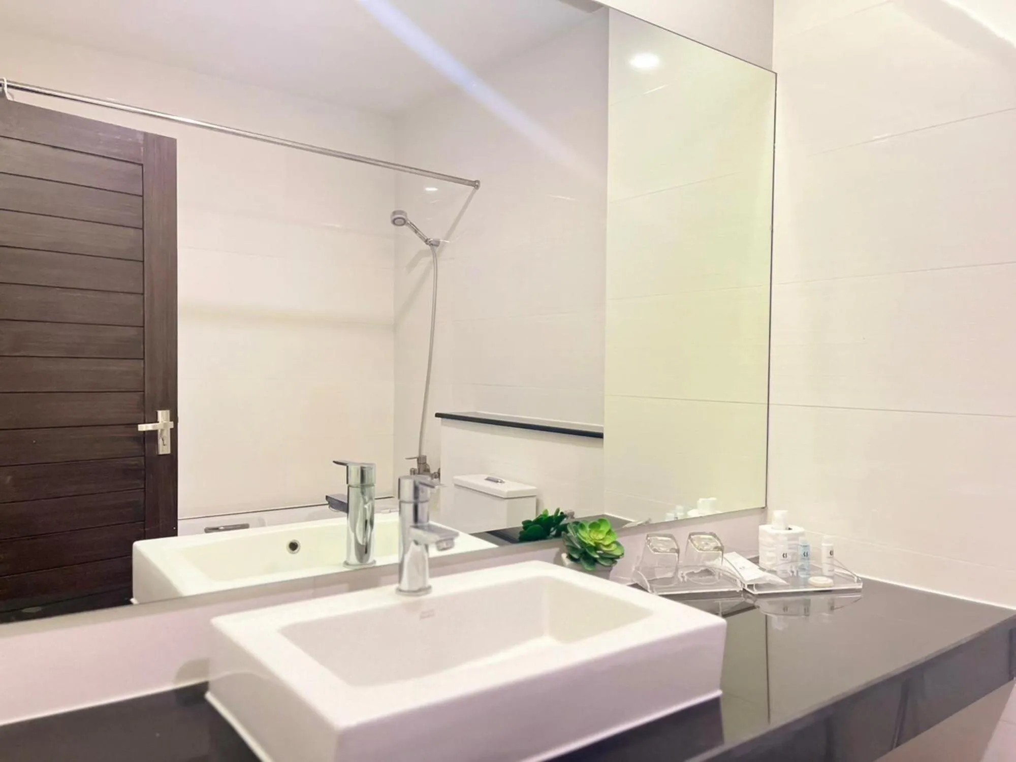 Bathroom in Crystal Suites Suvarnbhumi Airport